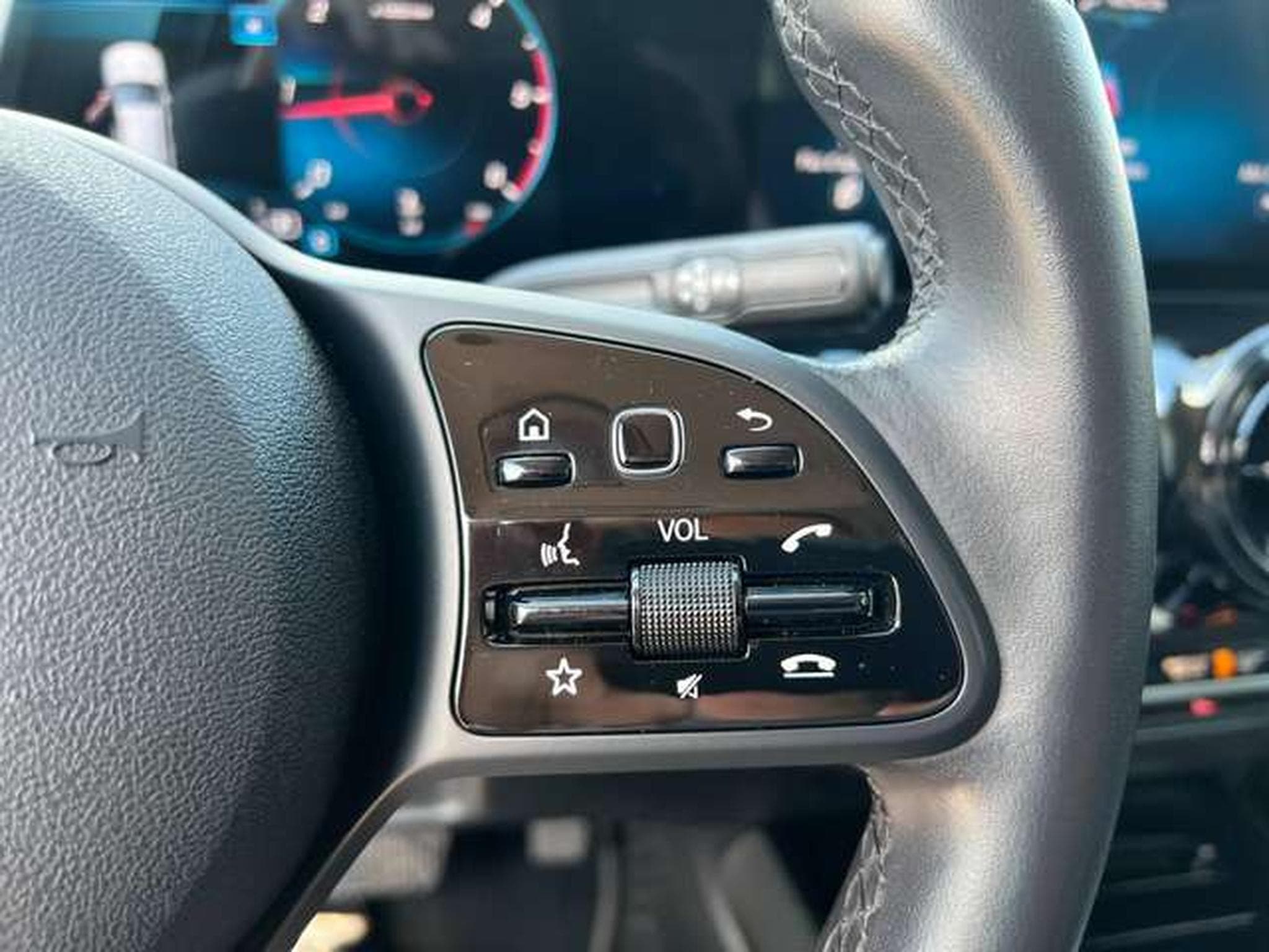 Mercedes GLA 200 BUSINESS SOLUTION ESSENTIAL 150 CV (2021) - Photo 13