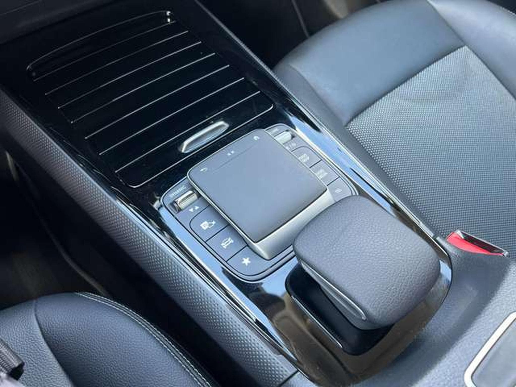 Mercedes GLA 200 BUSINESS SOLUTION ESSENTIAL 150 CV (2021) - Photo 11