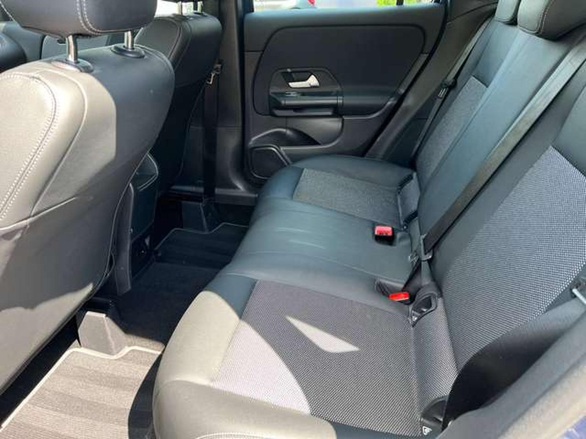 Mercedes GLA 200 BUSINESS SOLUTION ESSENTIAL 150 CV (2021) - Photo 14