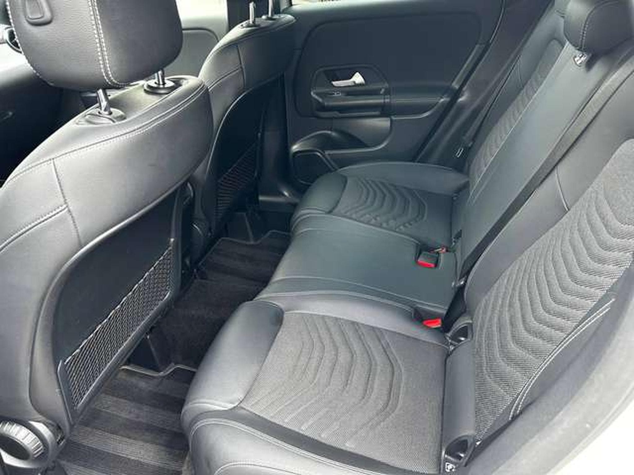 Mercedes GLA 250 HYBRIDE ESSENCE BUSINESS (2022) - Photo 15
