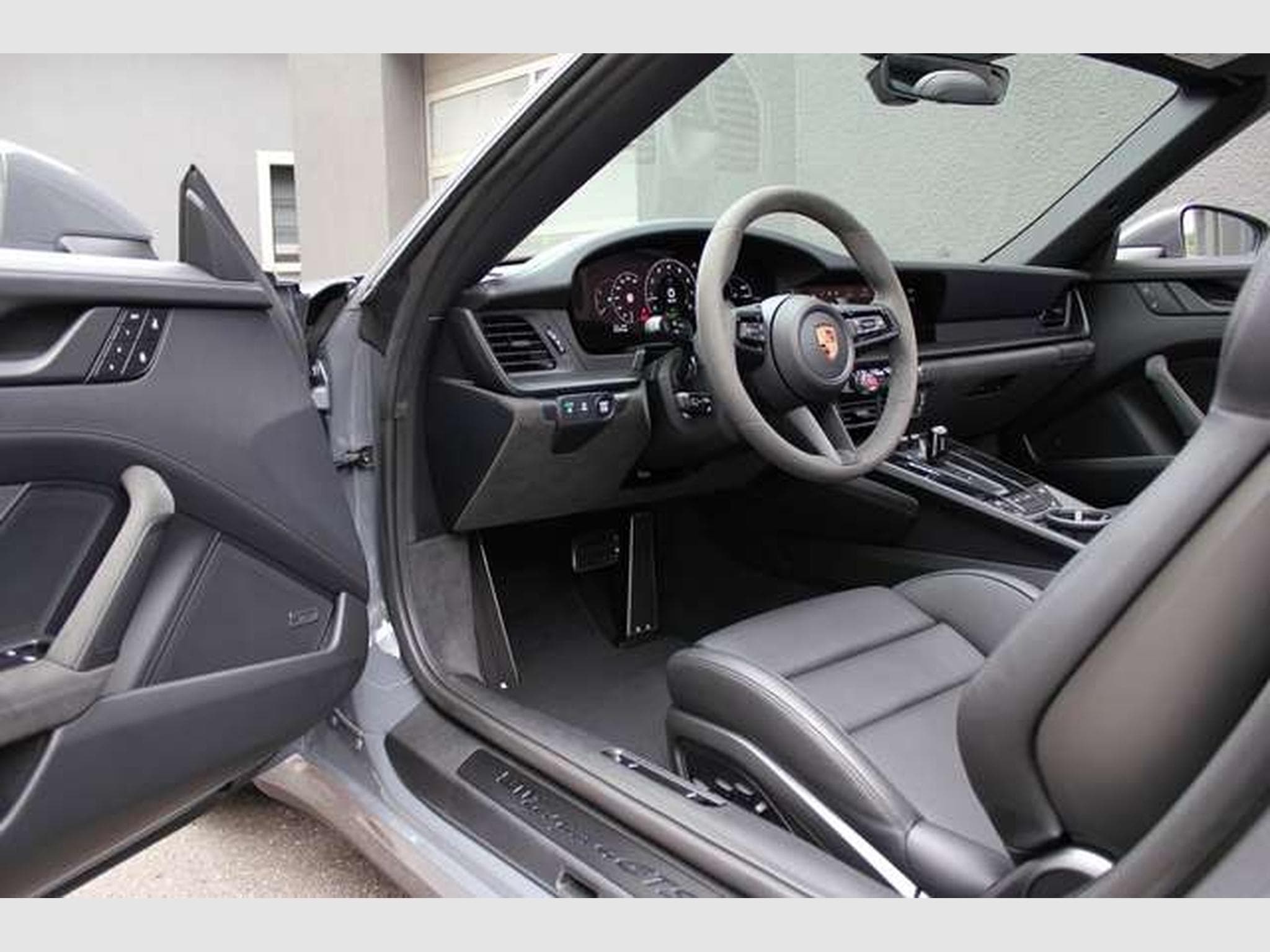 Porsche 911 992.2 Targa 4 GTS*BOSE,HD-Matrix,Sitzlüftung,18W (2026) - Foto 4