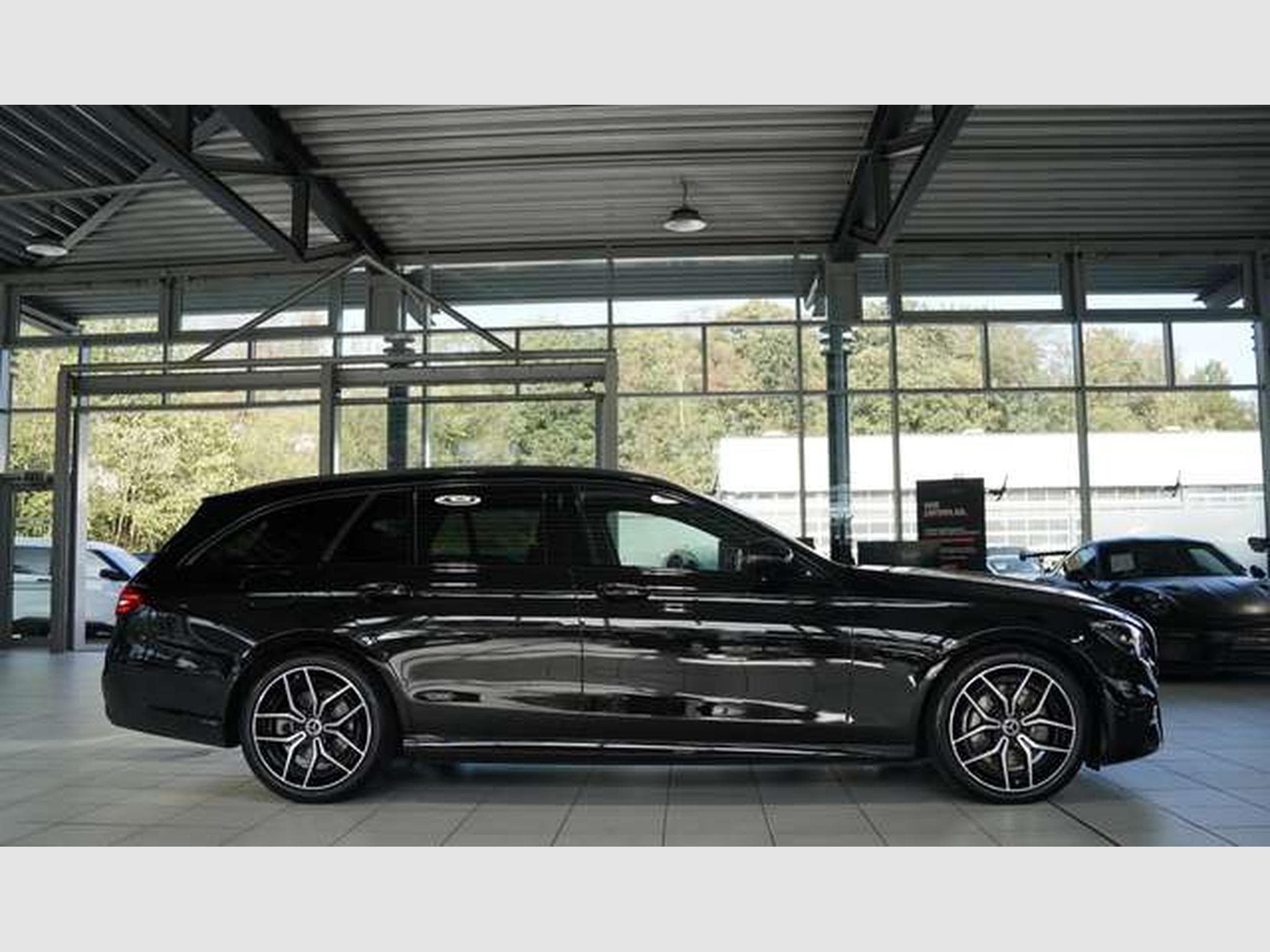 Mercedes E 400 d 4M T AMG Line 2H *19*GSD*Night*360°*AHK (2023) - Photo 6