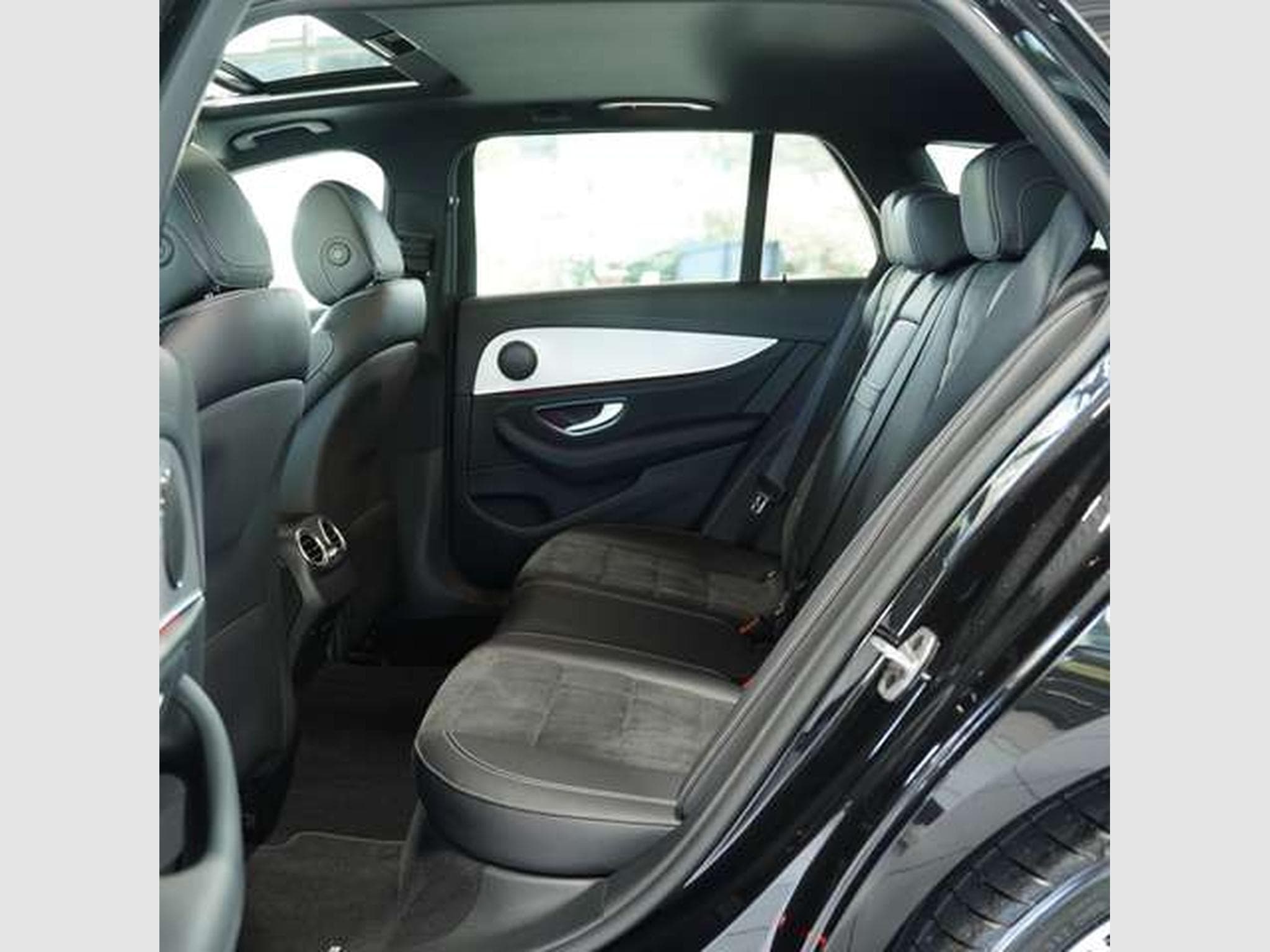Mercedes E 400 d 4M T AMG Line 2H *19*GSD*Night*360°*AHK (2023) - Photo 22