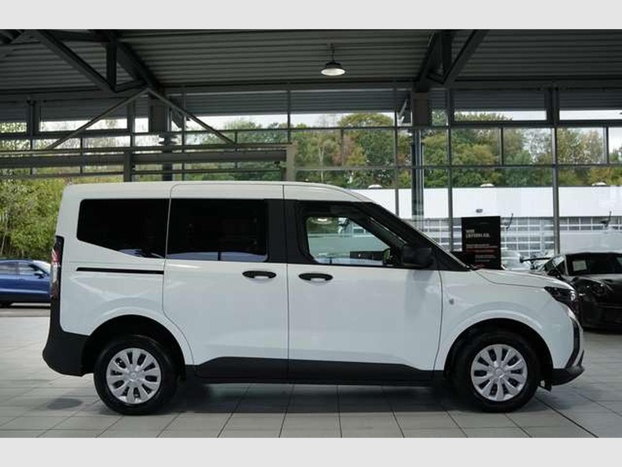 Ford Tourneo 1.0 EcoBoost Trend (2025) - Photo 5