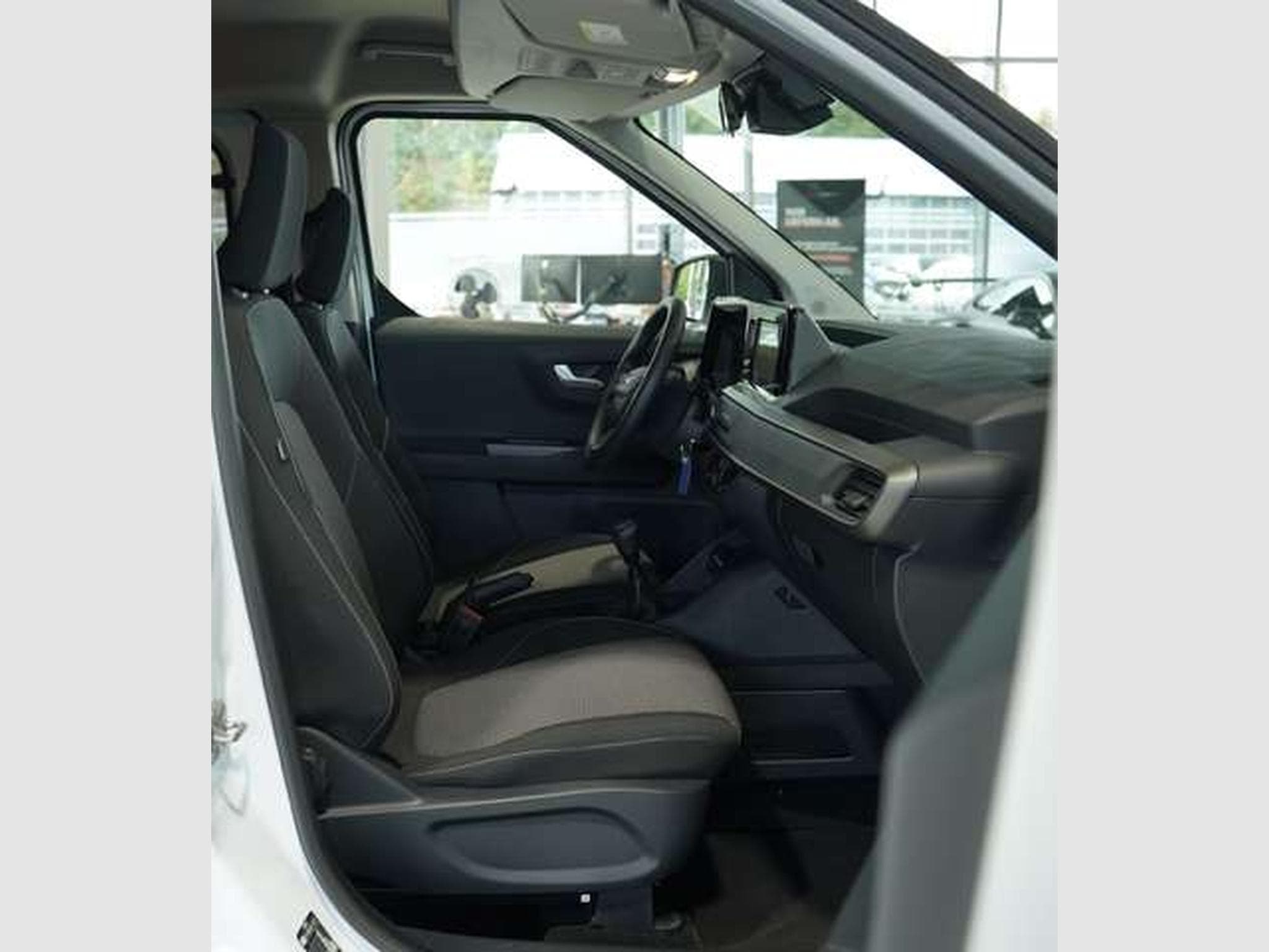 Ford Tourneo 1.0 EcoBoost Trend (2025) - Photo 8