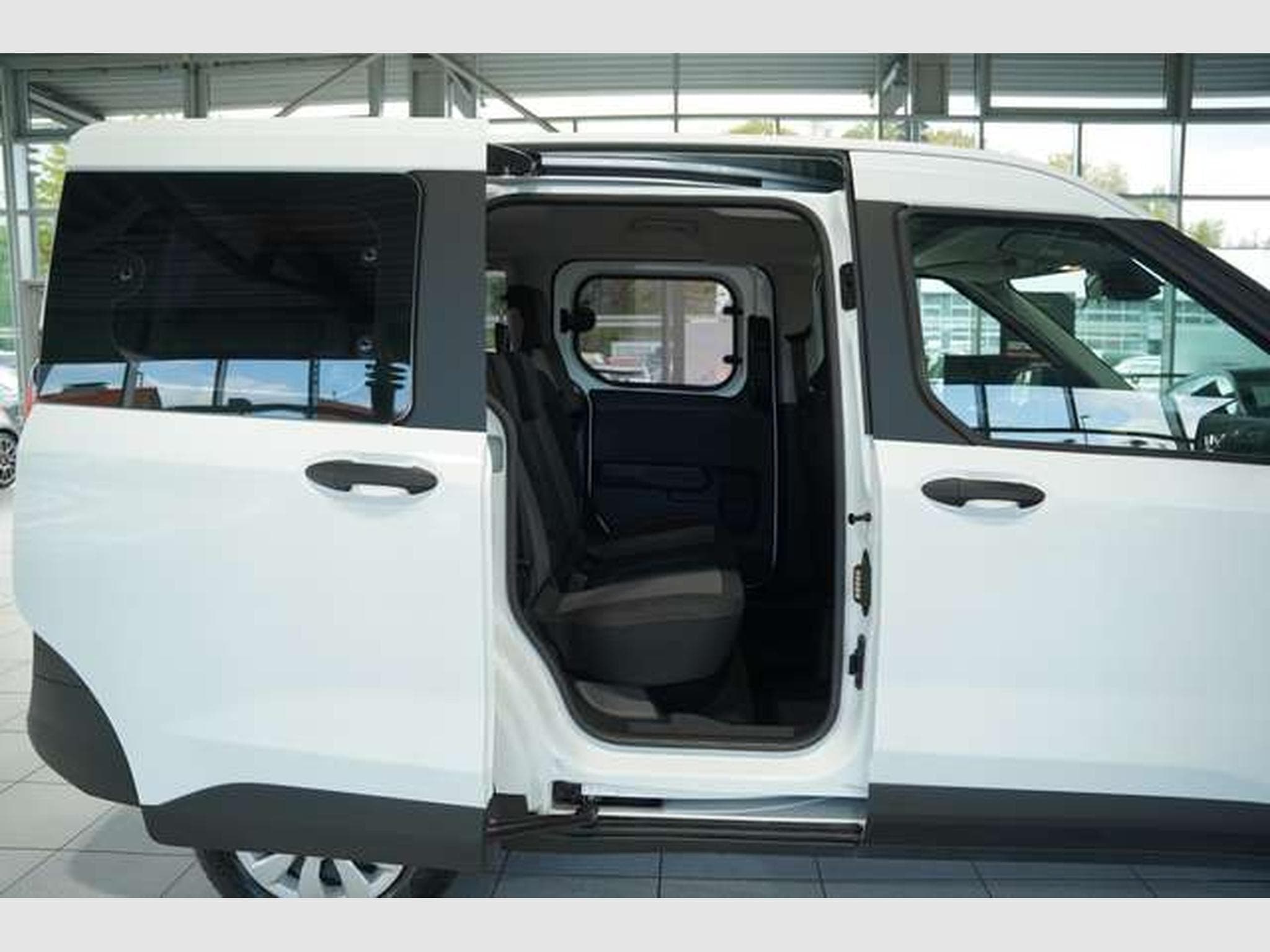 Ford Tourneo 1.0 EcoBoost Trend (2025) - Photo 12