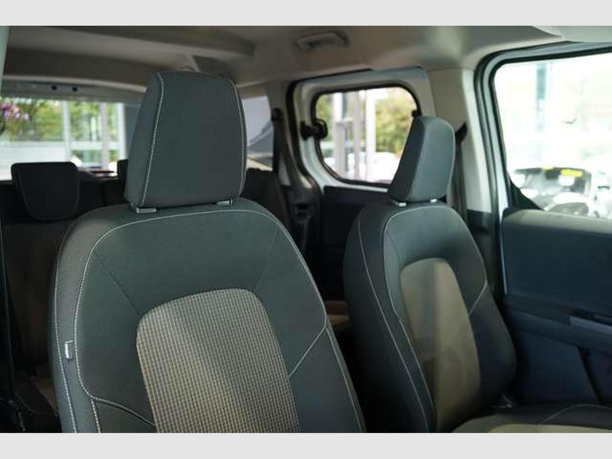 Ford Tourneo 1.0 EcoBoost Trend (2025) - Photo 10