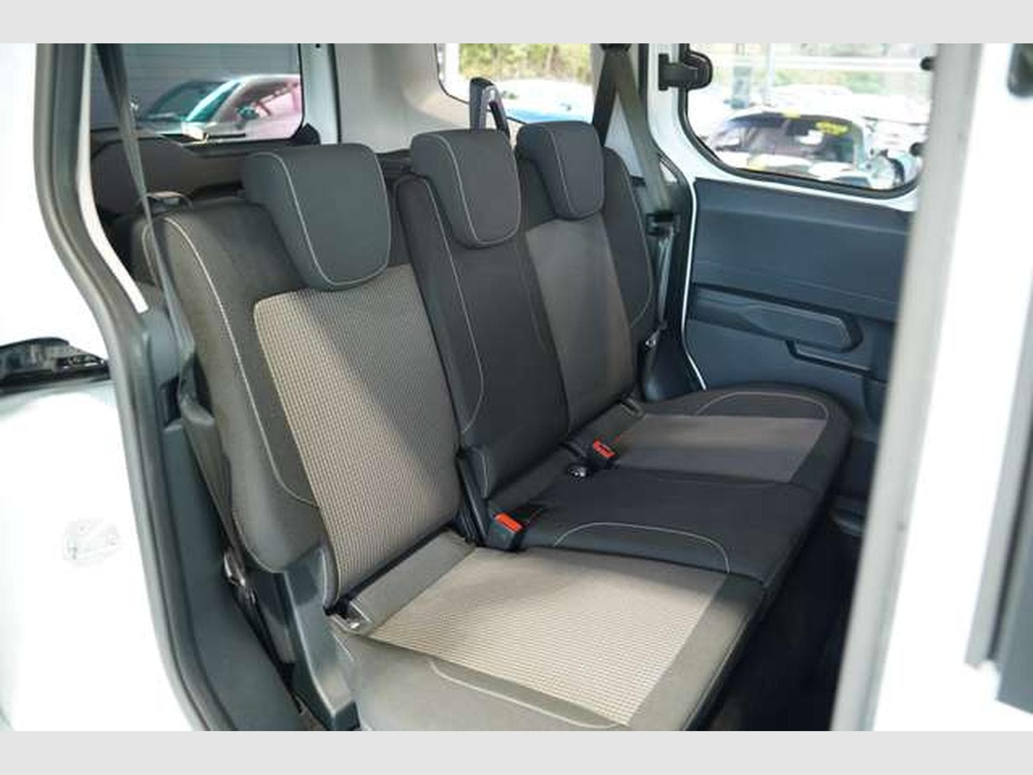 Ford Tourneo 1.0 EcoBoost Trend (2025) - Photo 14