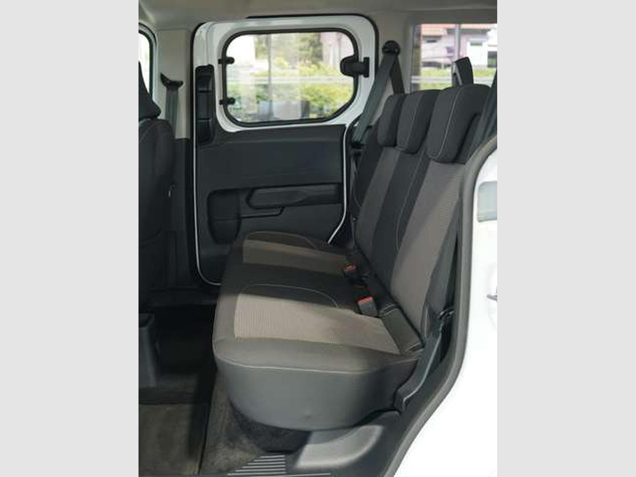 Ford Tourneo 1.0 EcoBoost Trend (2025) - Photo 15