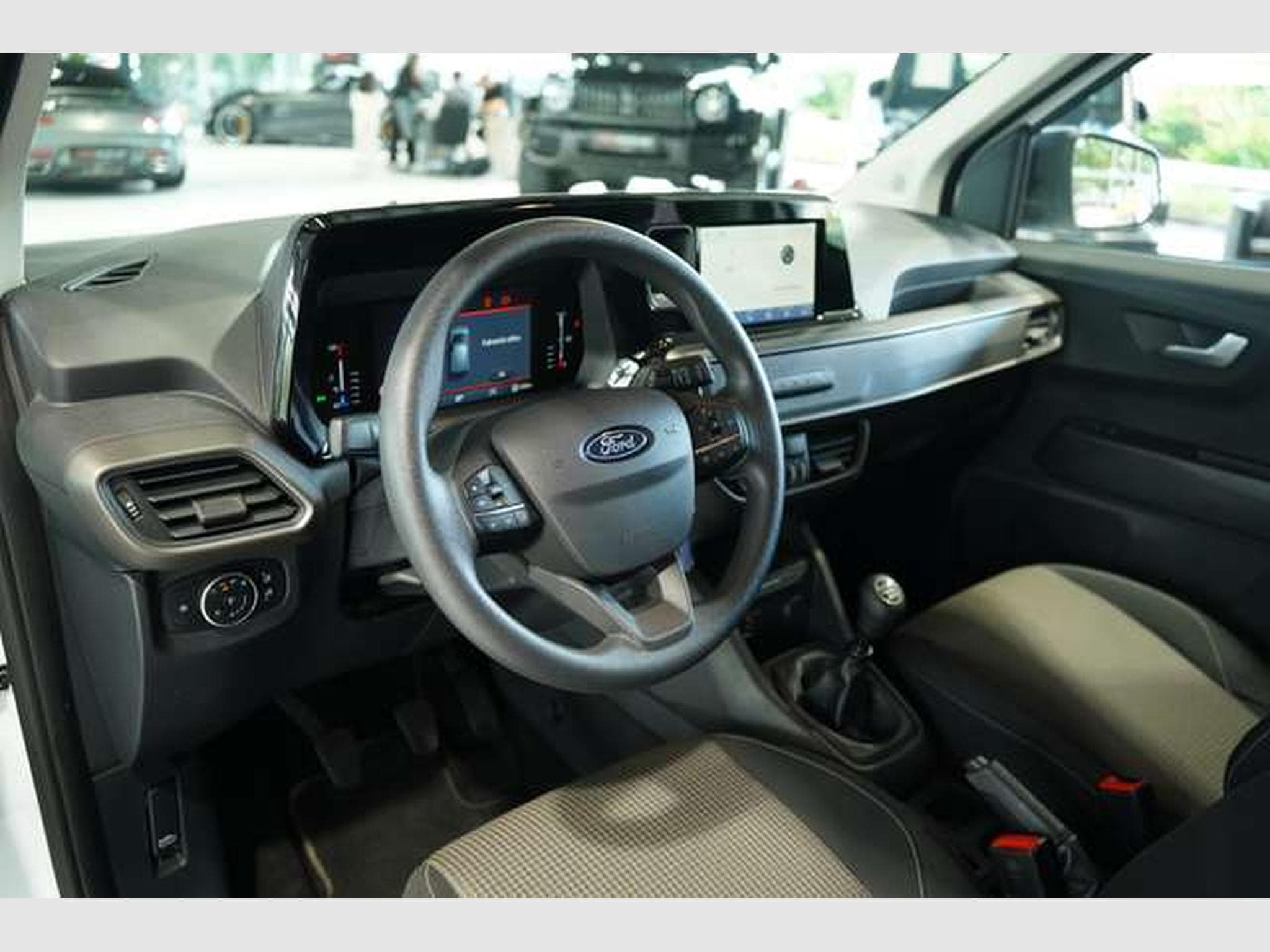 Ford Tourneo 1.0 EcoBoost Trend (2025) - Photo 17