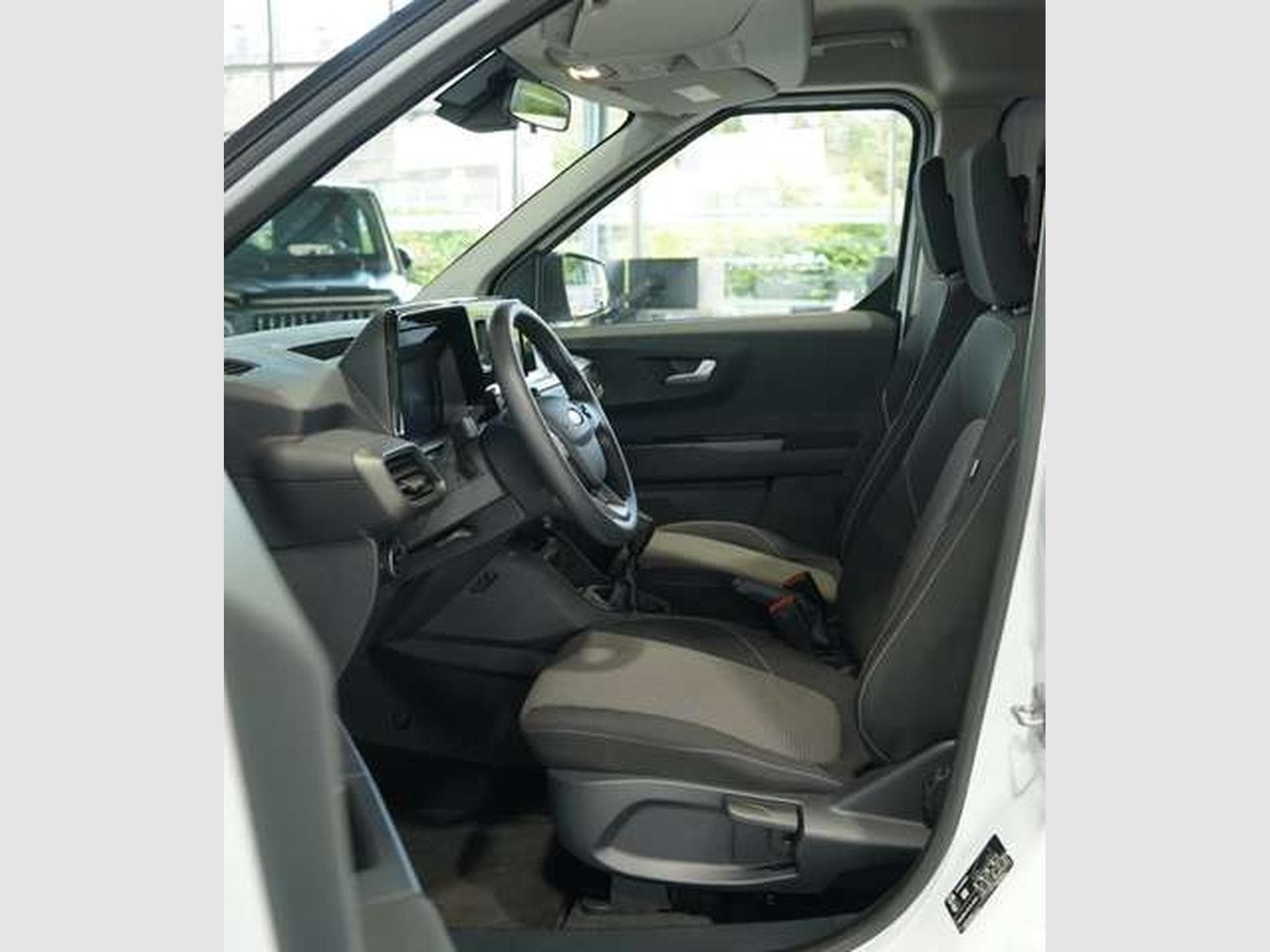 Ford Tourneo 1.0 EcoBoost Trend (2025) - Photo 16