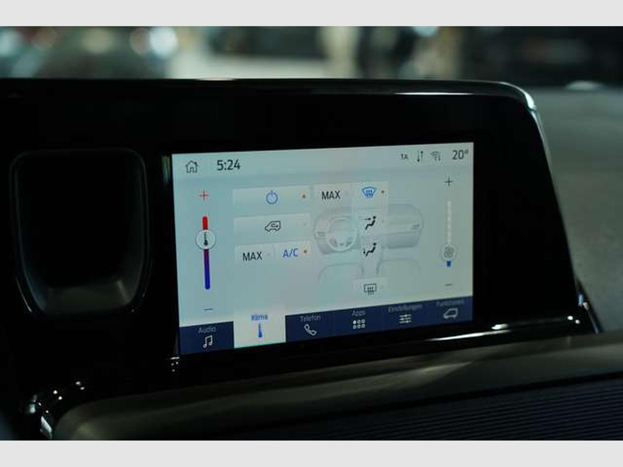 Ford Tourneo 1.0 EcoBoost Trend (2025) - Photo 22
