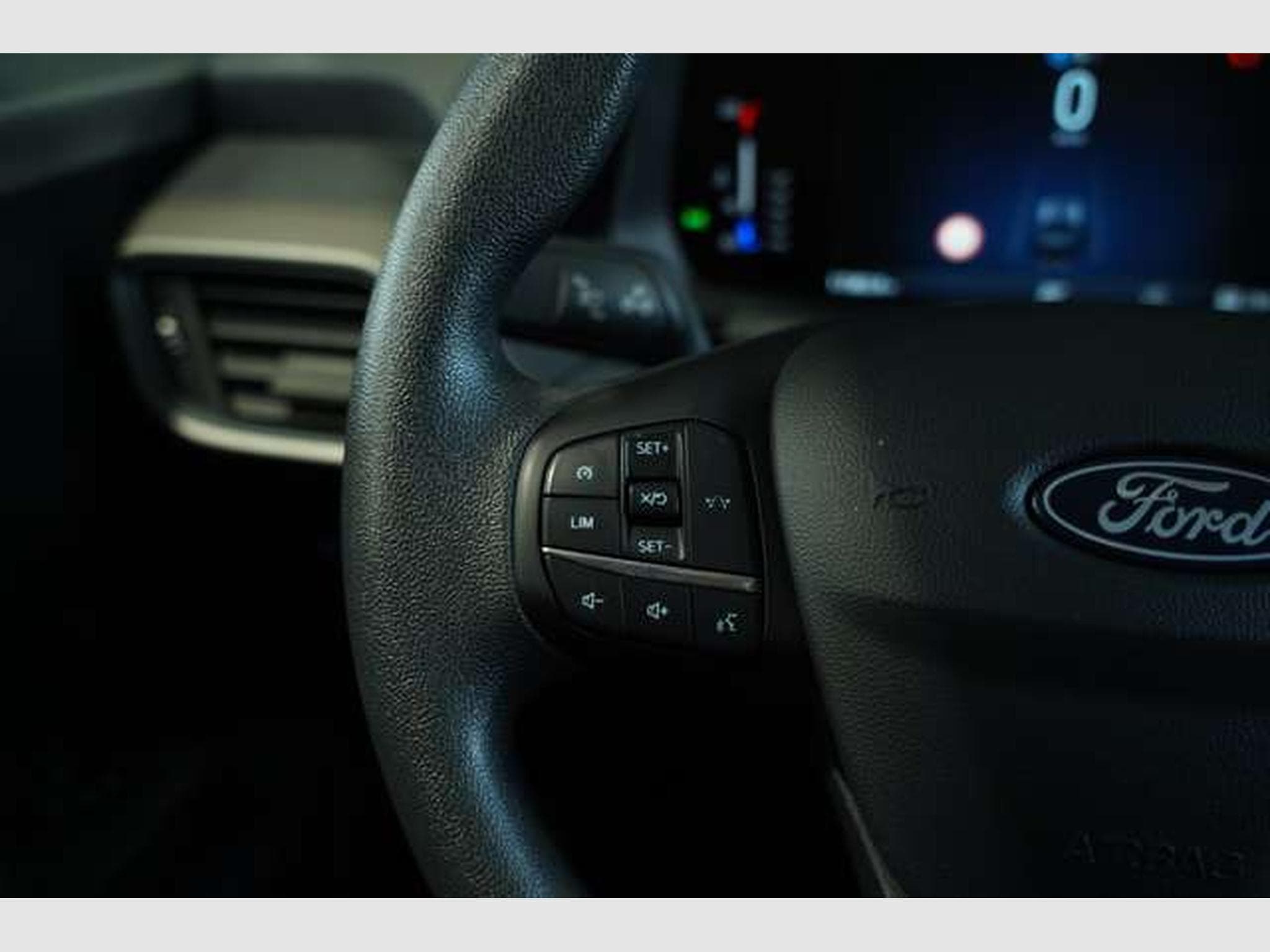 Ford Tourneo 1.0 EcoBoost Trend (2025) - Photo 28