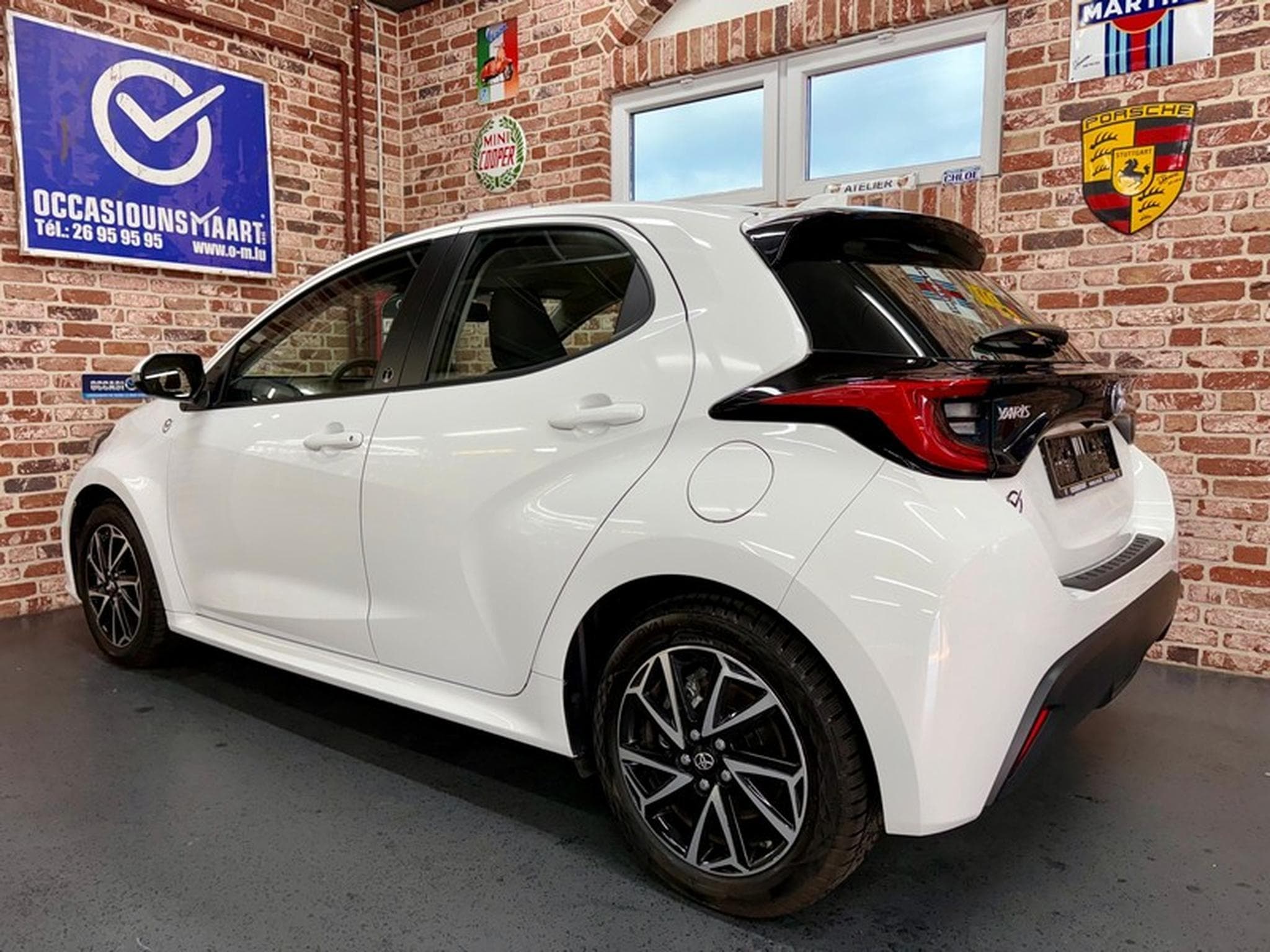 Toyota Yaris Yaris 1.5 Hybrid 92cv Auto TEAM DEUTSCHLAND (2023) - Photo 2