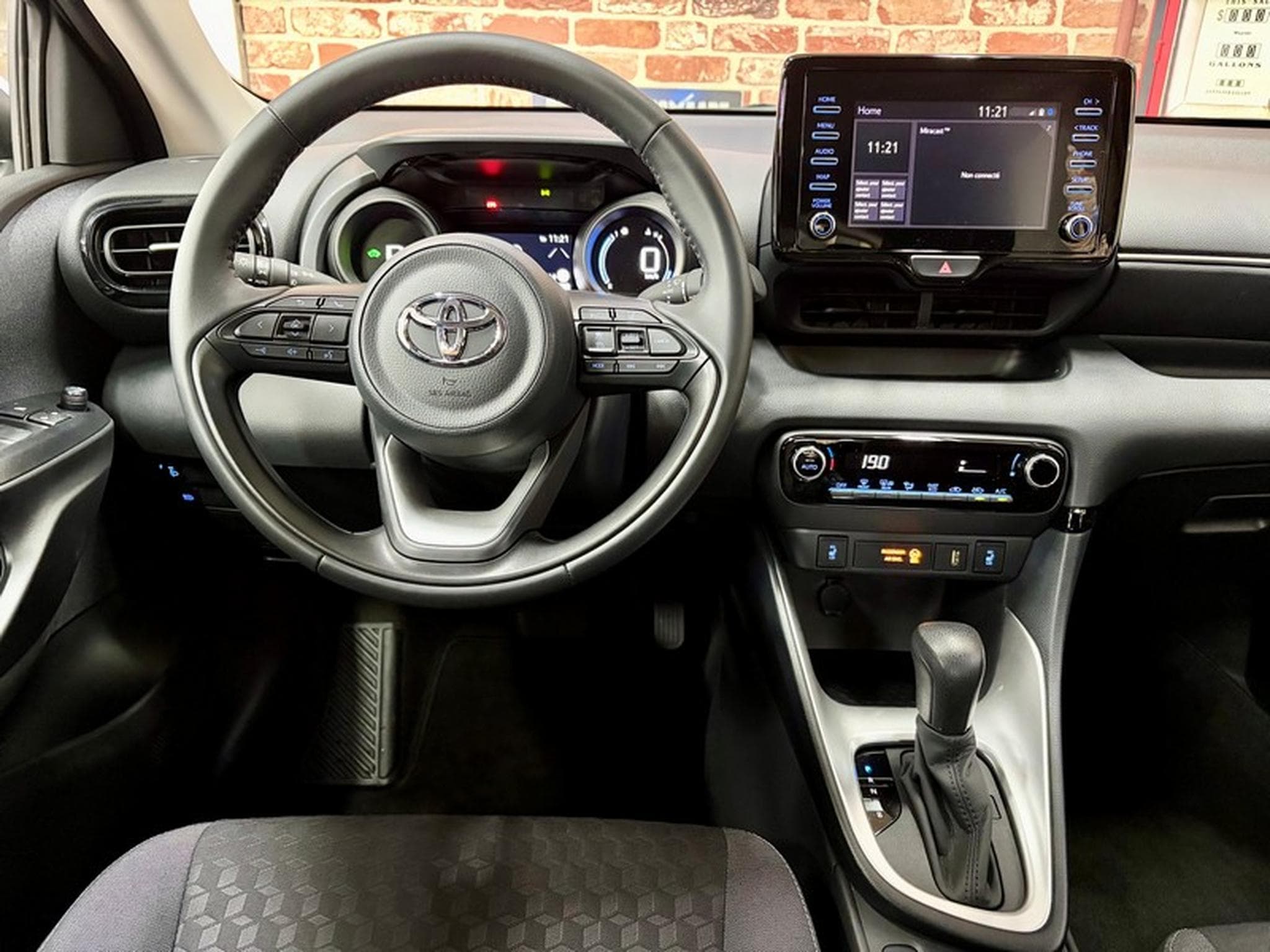 Toyota Yaris Yaris 1.5 Hybrid 92cv Auto TEAM DEUTSCHLAND (2023) - Photo 4