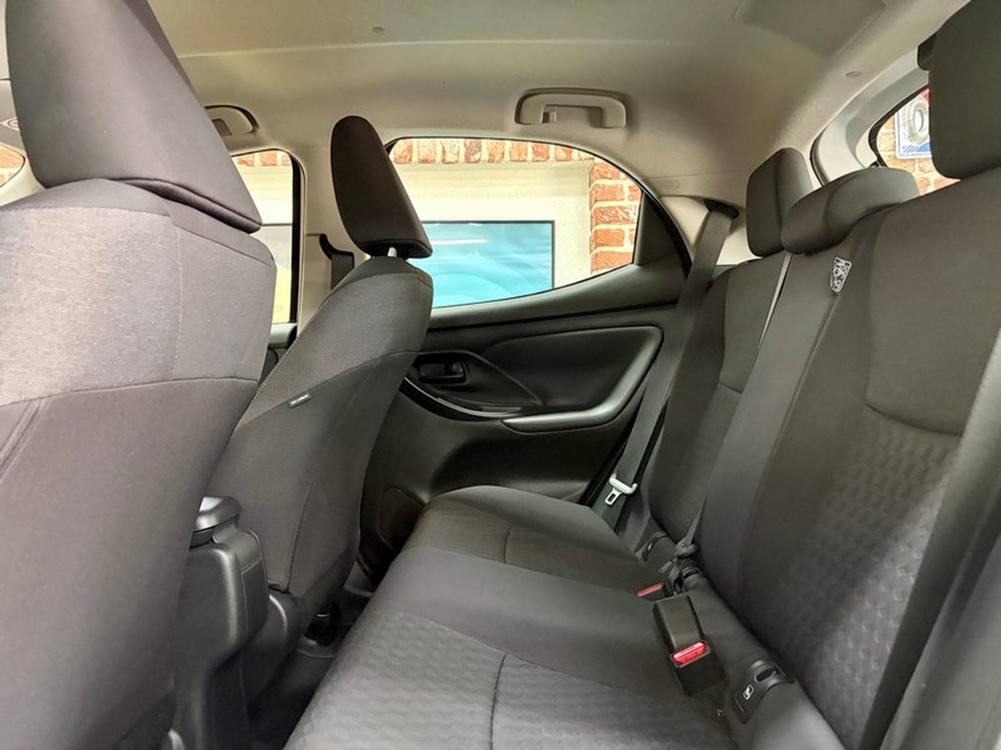 Toyota Yaris Yaris 1.5 Hybrid 92cv Auto TEAM DEUTSCHLAND (2023) - Photo 6