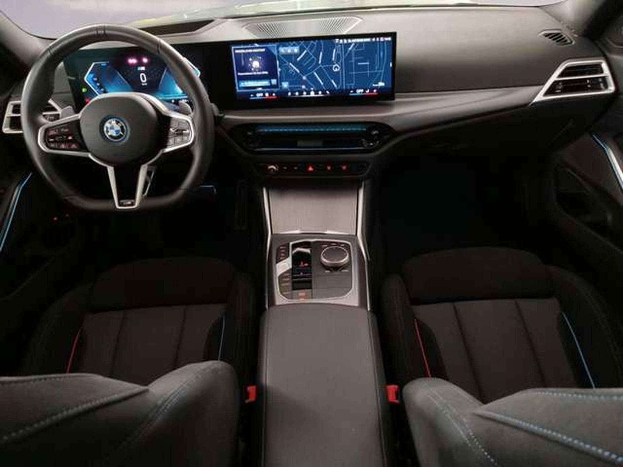 BMW 330 e xDrive M Sportpaket Head-Up HK HiFi DAB (2025) - Foto 5