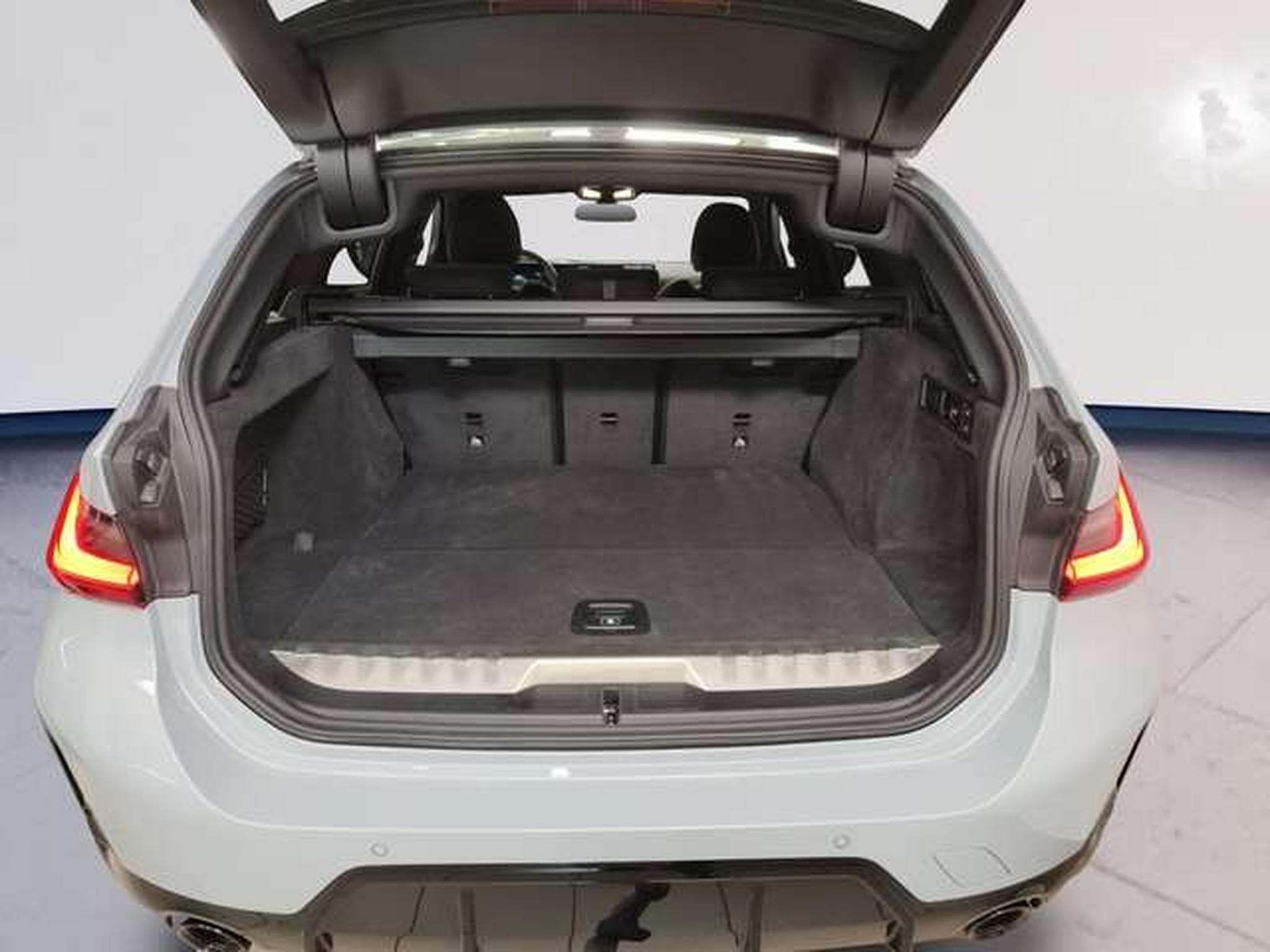 BMW 330 e xDrive M Sportpaket Head-Up HK HiFi DAB (2025) - Foto 9