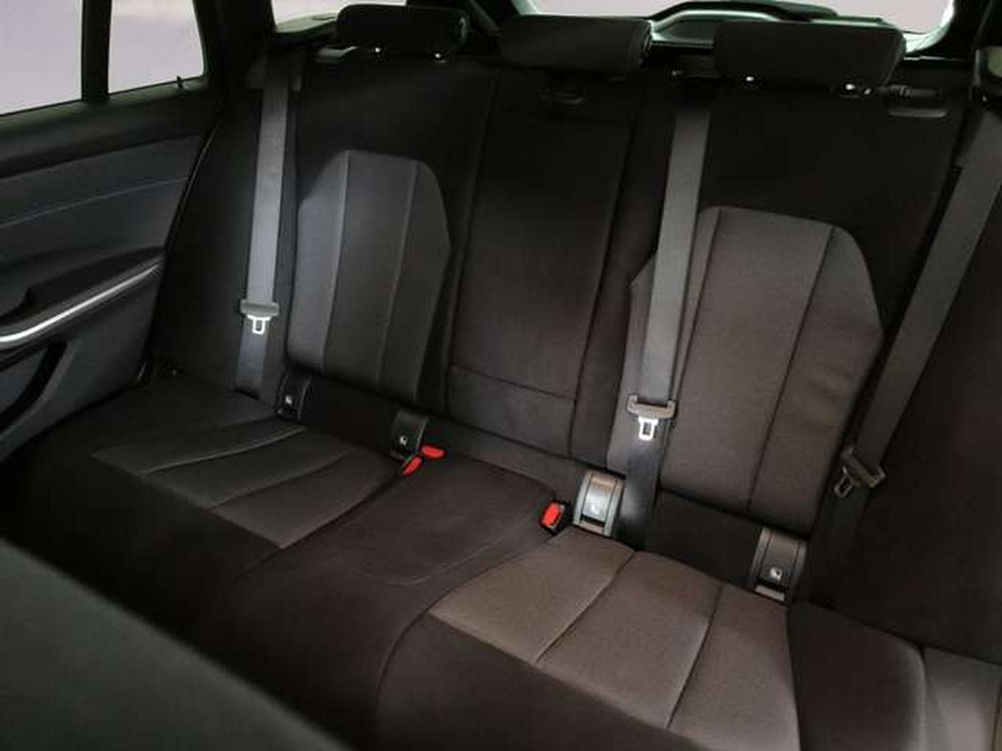 BMW 330 d xDrive M Sportpaket Head-Up HK HiFi DAB (2026) - Foto 8
