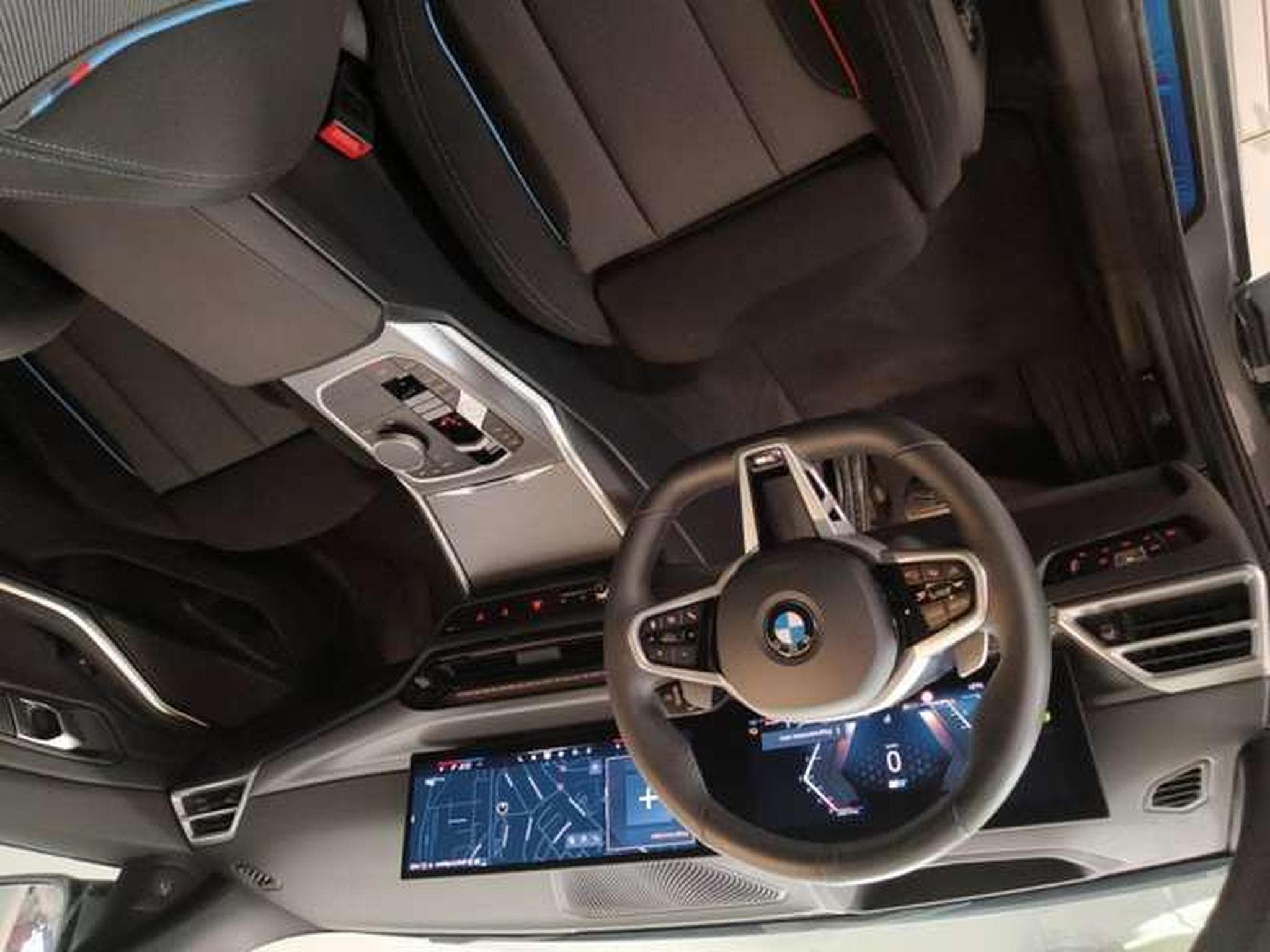 BMW 330 d xDrive M Sportpaket Head-Up HK HiFi DAB (2026) - Foto 12