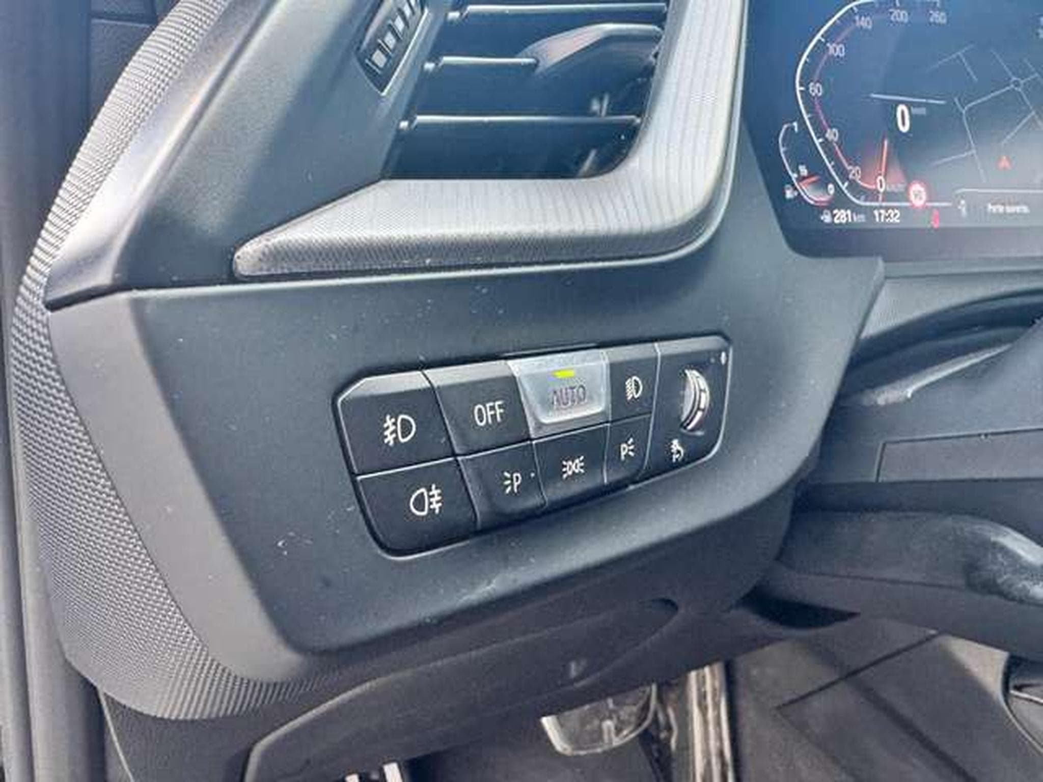 BMW 118 118i Aut. M Sport jusqu'à 36 mois de garantie (2021) - Photo 10