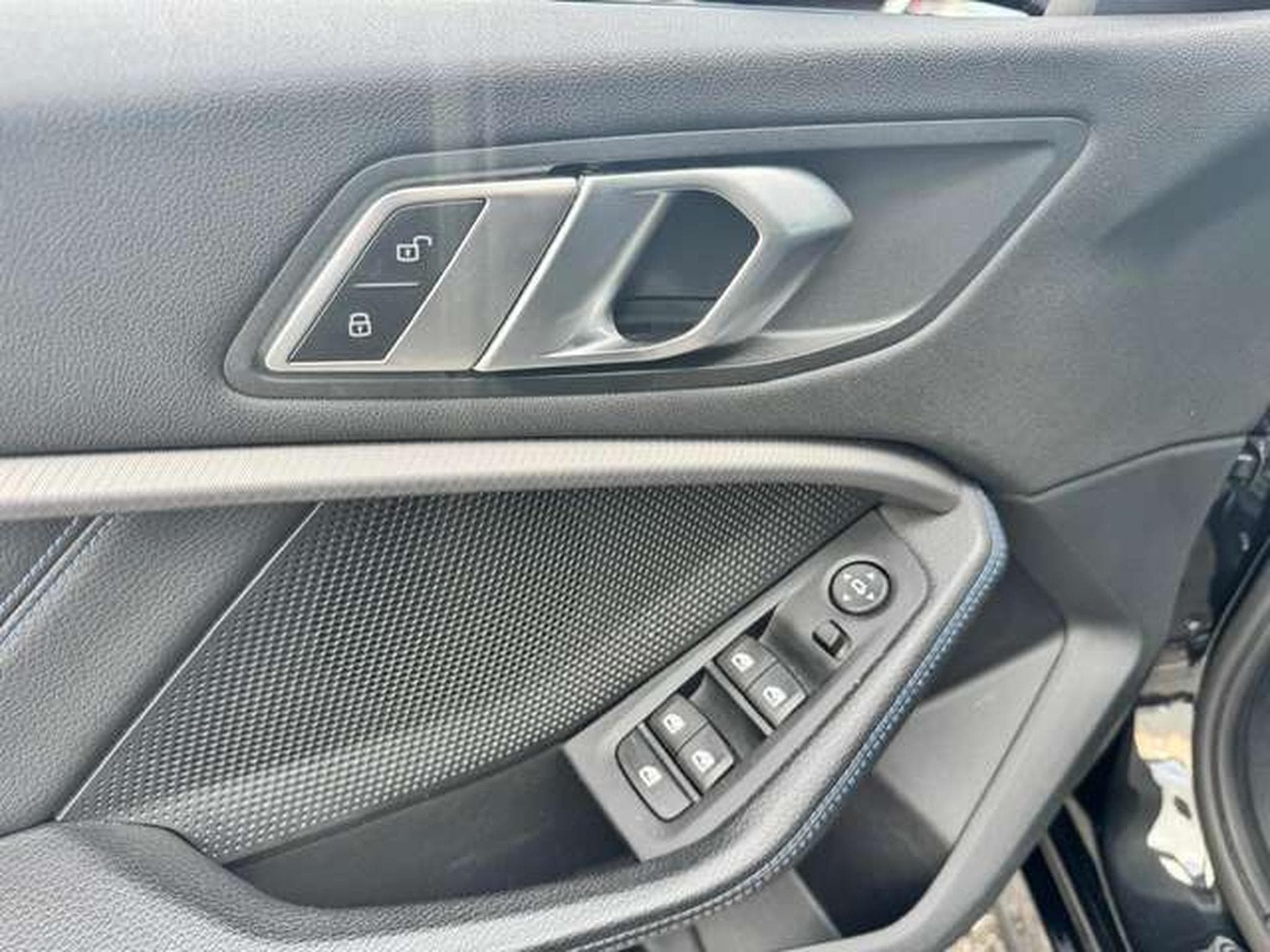 BMW 118 118i Aut. M Sport jusqu'à 36 mois de garantie (2021) - Photo 9