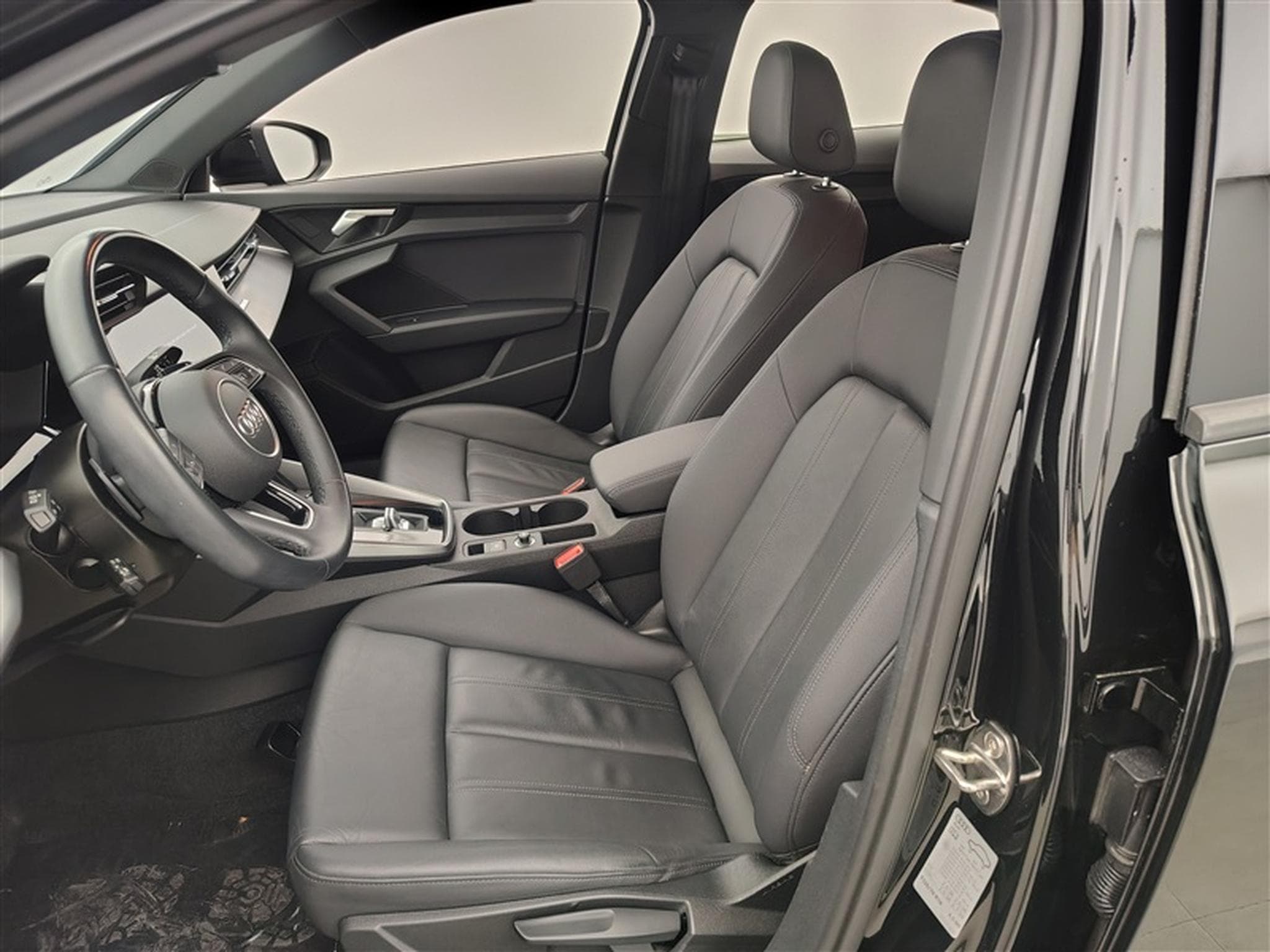 Audi A3 30 TFSI Business Edition Attraction S tronic (2023) - Photo 7