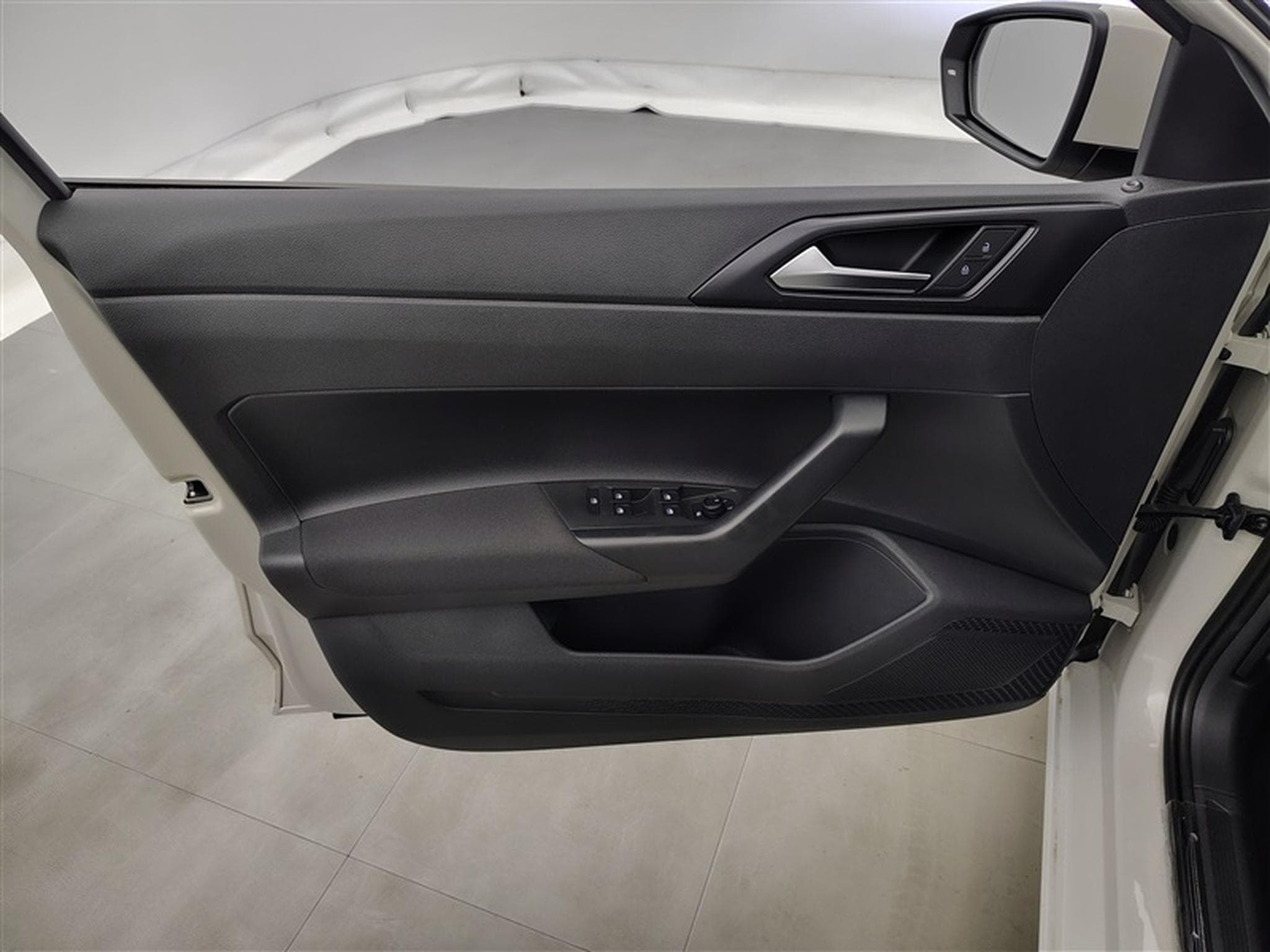 VW Polo 1.0 MPI Carplay / Led / PDC (2024) - Photo 17