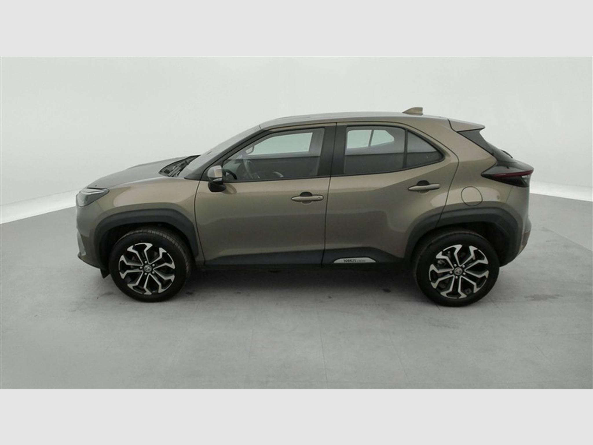 Toyota Yaris Cross Hybrid 1.5i VVT-i Dynamic Plus E-CVT *NAVI/CAM/PDC/FULL LED* (2024) - Photo 3