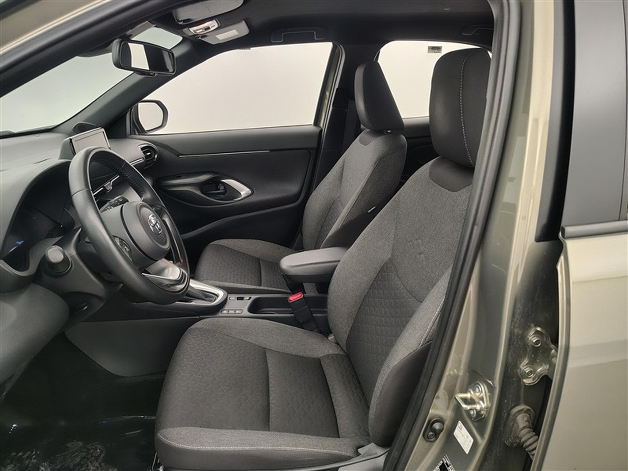 Toyota Yaris Cross Hybrid 1.5i VVT-i Dynamic Plus E-CVT *NAVI/CAM/PDC/FULL LED* (2024) - Photo 7