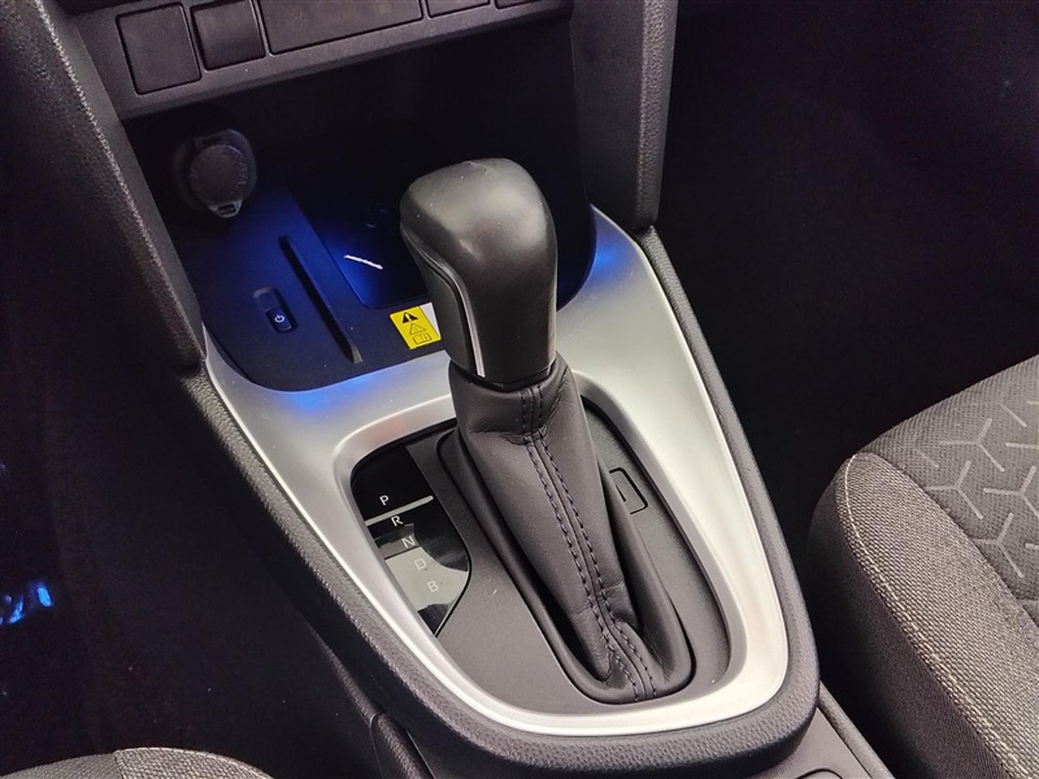 Toyota Yaris Cross Hybrid 1.5i VVT-i Dynamic Plus E-CVT *NAVI/CAM/PDC/FULL LED* (2024) - Photo 12