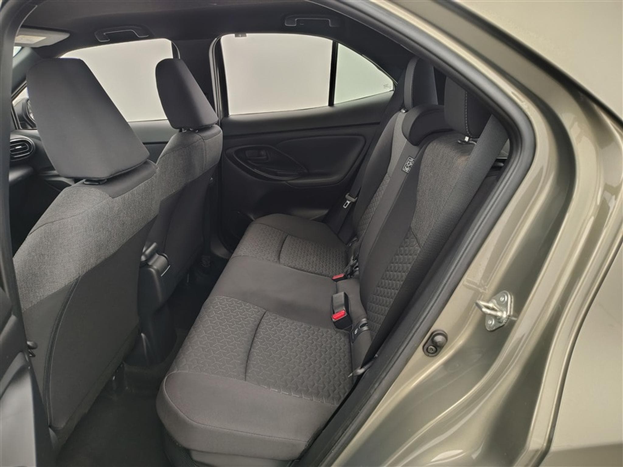 Toyota Yaris Cross Hybrid 1.5i VVT-i Dynamic Plus E-CVT *NAVI/CAM/PDC/FULL LED* (2024) - Photo 13