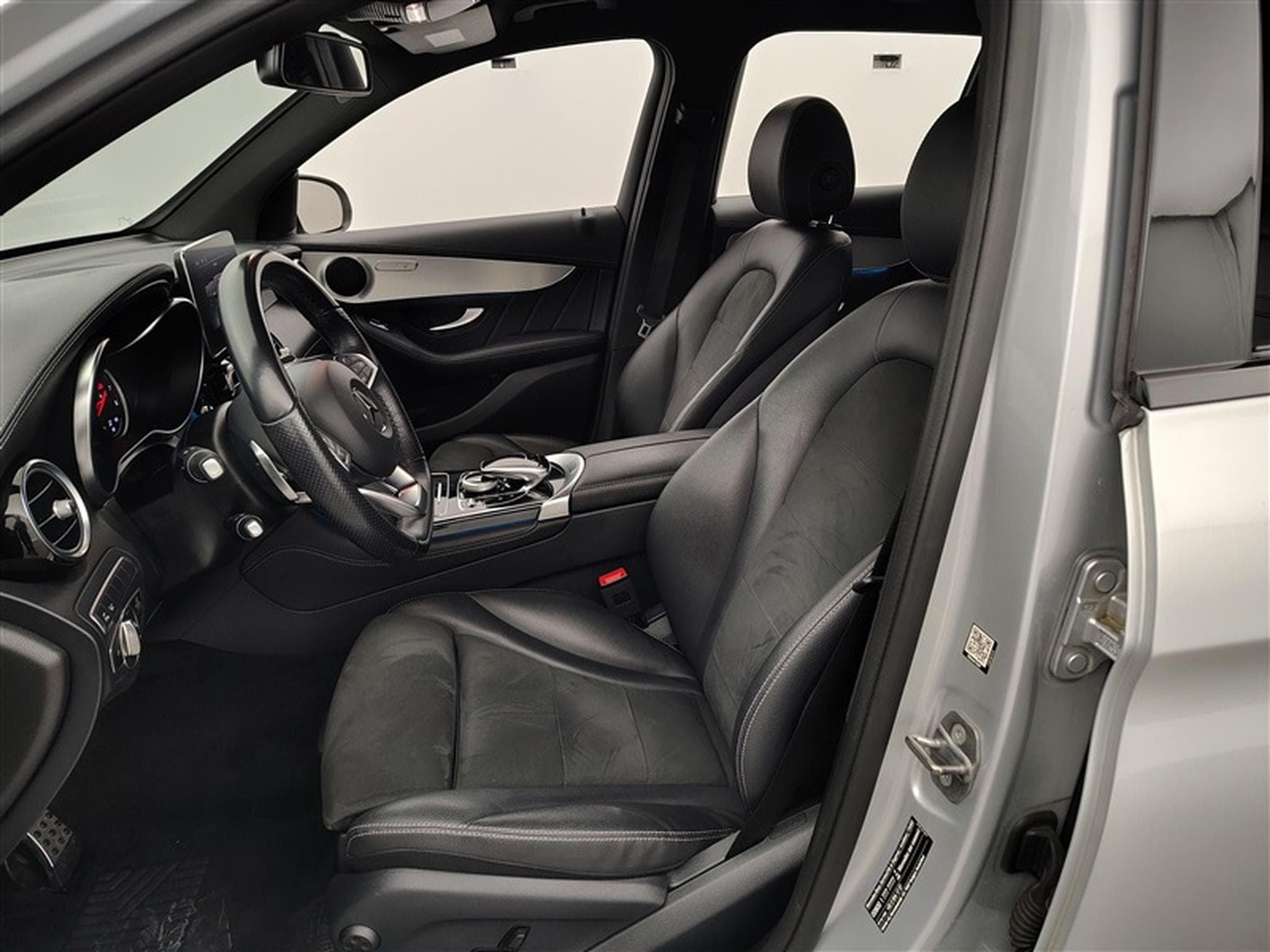 Mercedes GLC 250 4-Matic Pack AMG CILM/NAVI/CAMERA (2019) - Photo 7