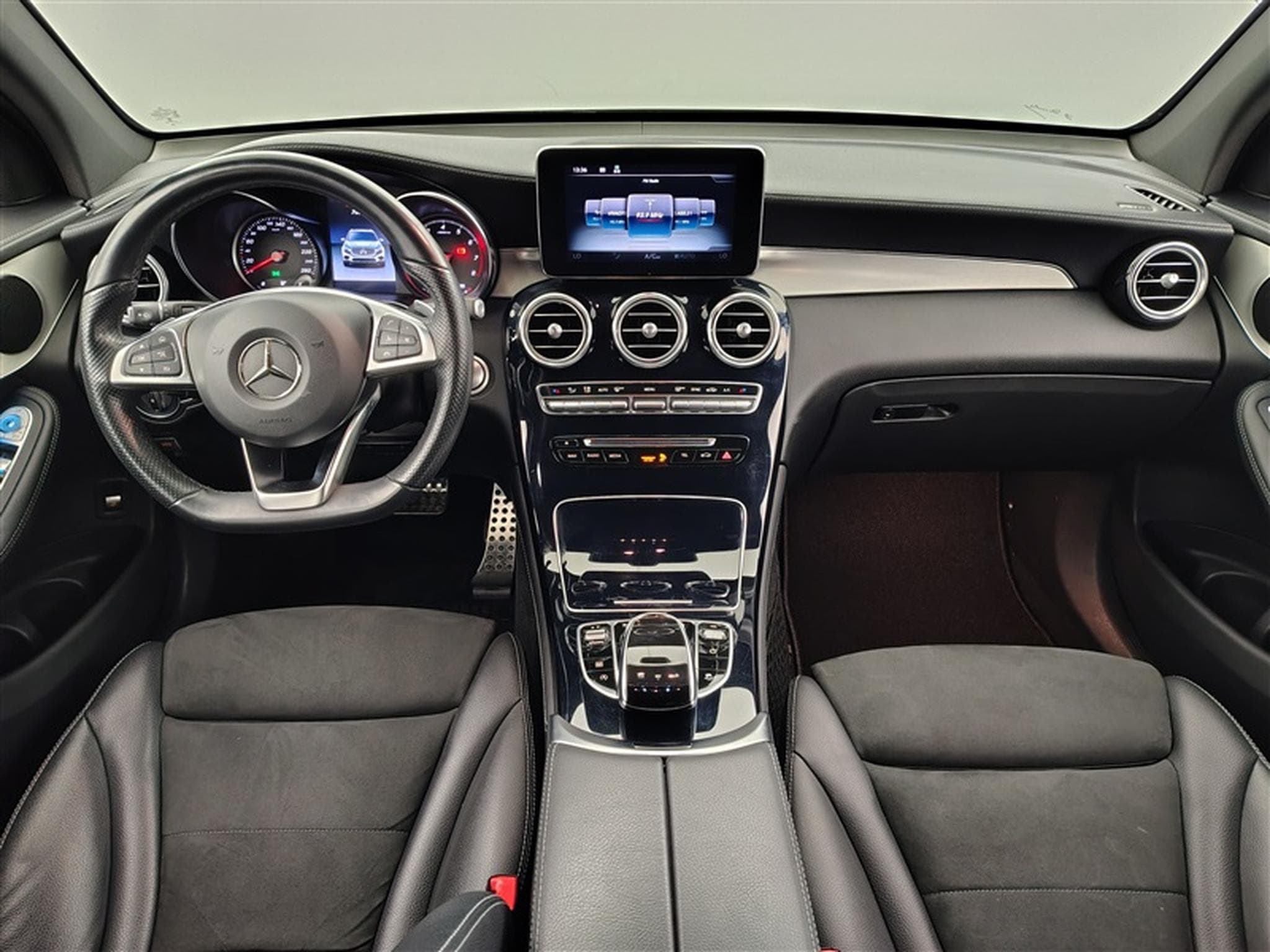 Mercedes GLC 250 4-Matic Pack AMG CILM/NAVI/CAMERA (2019) - Photo 8