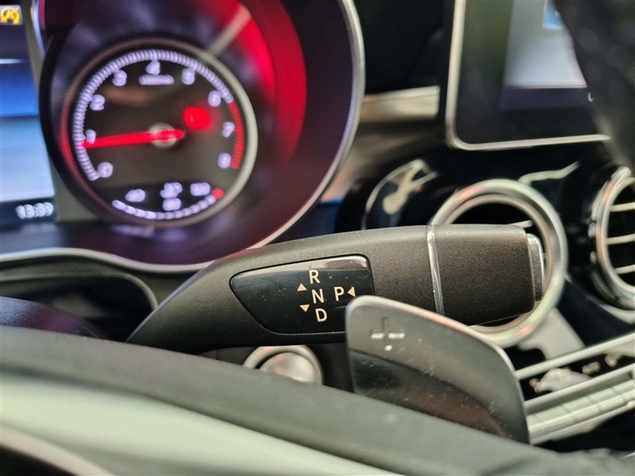 Mercedes GLC 250 4-Matic Pack AMG CILM/NAVI/CAMERA (2019) - Photo 12