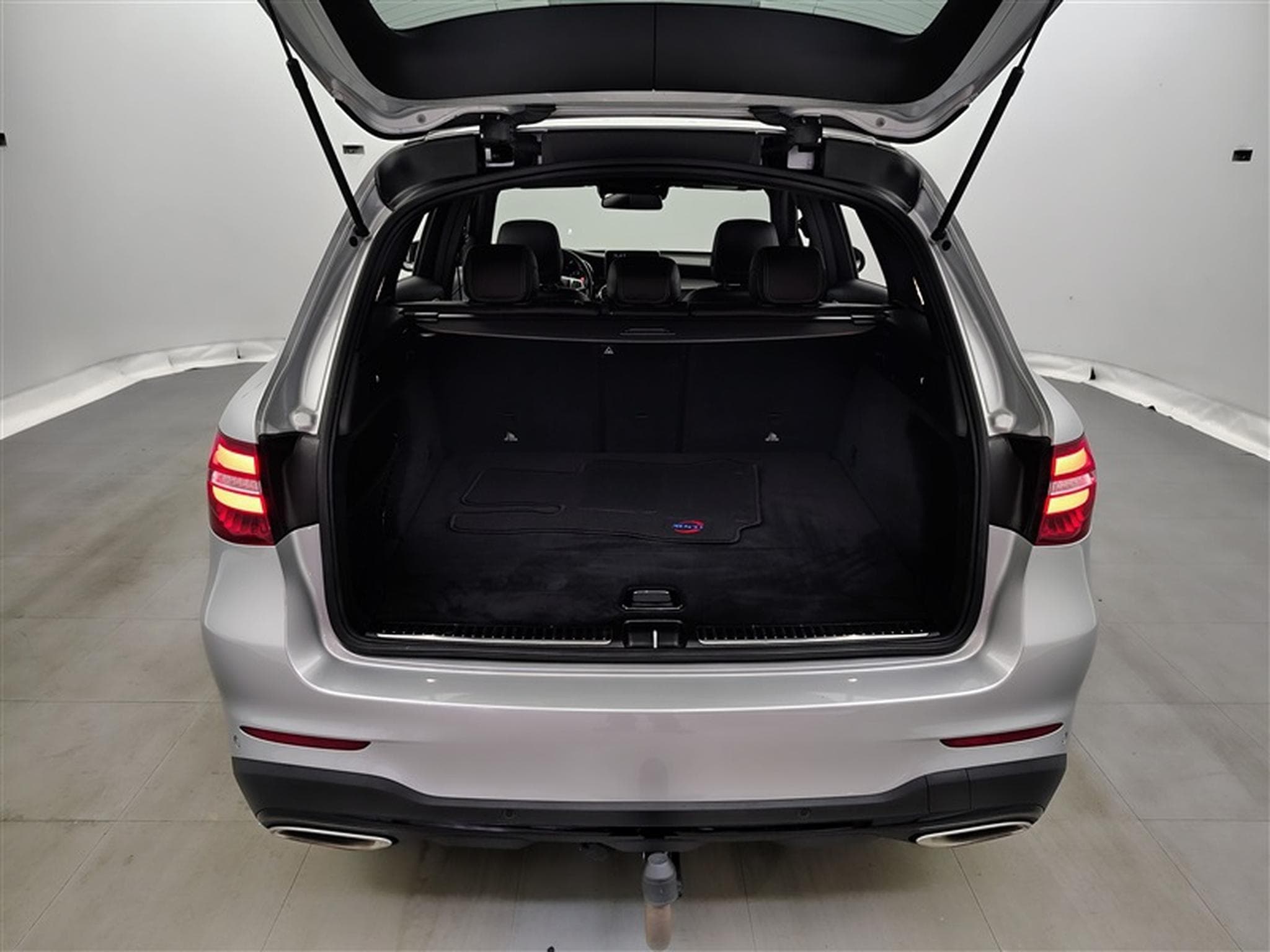 Mercedes GLC 250 4-Matic Pack AMG CILM/NAVI/CAMERA (2019) - Photo 14