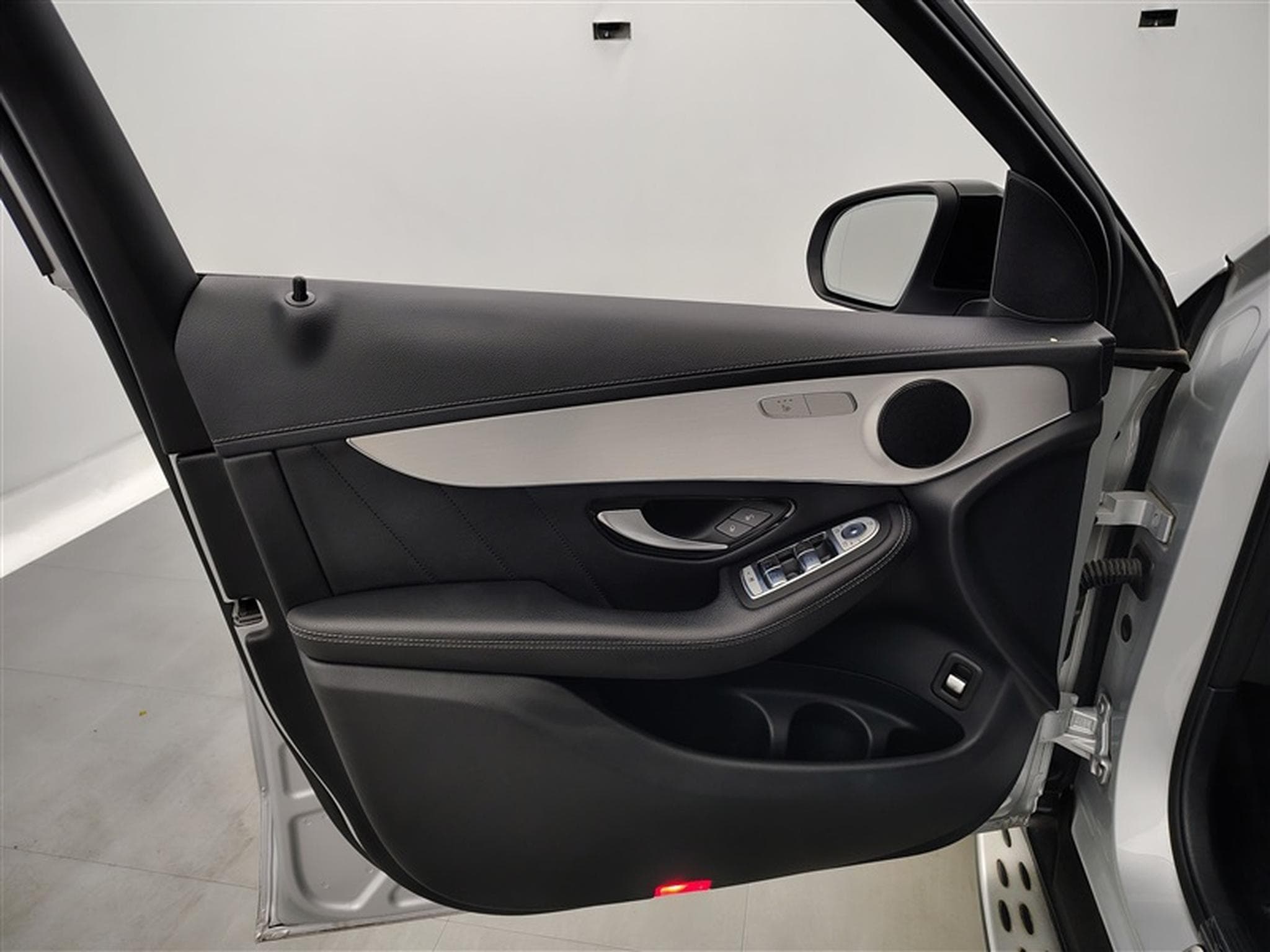 Mercedes GLC 250 4-Matic Pack AMG CILM/NAVI/CAMERA (2019) - Photo 17