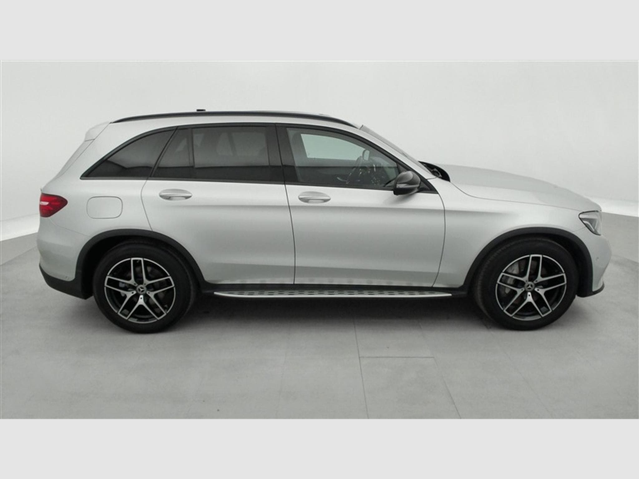 Mercedes GLC 250 4-Matic Pack AMG CILM/NAVI/CAMERA (2019) - Photo 25