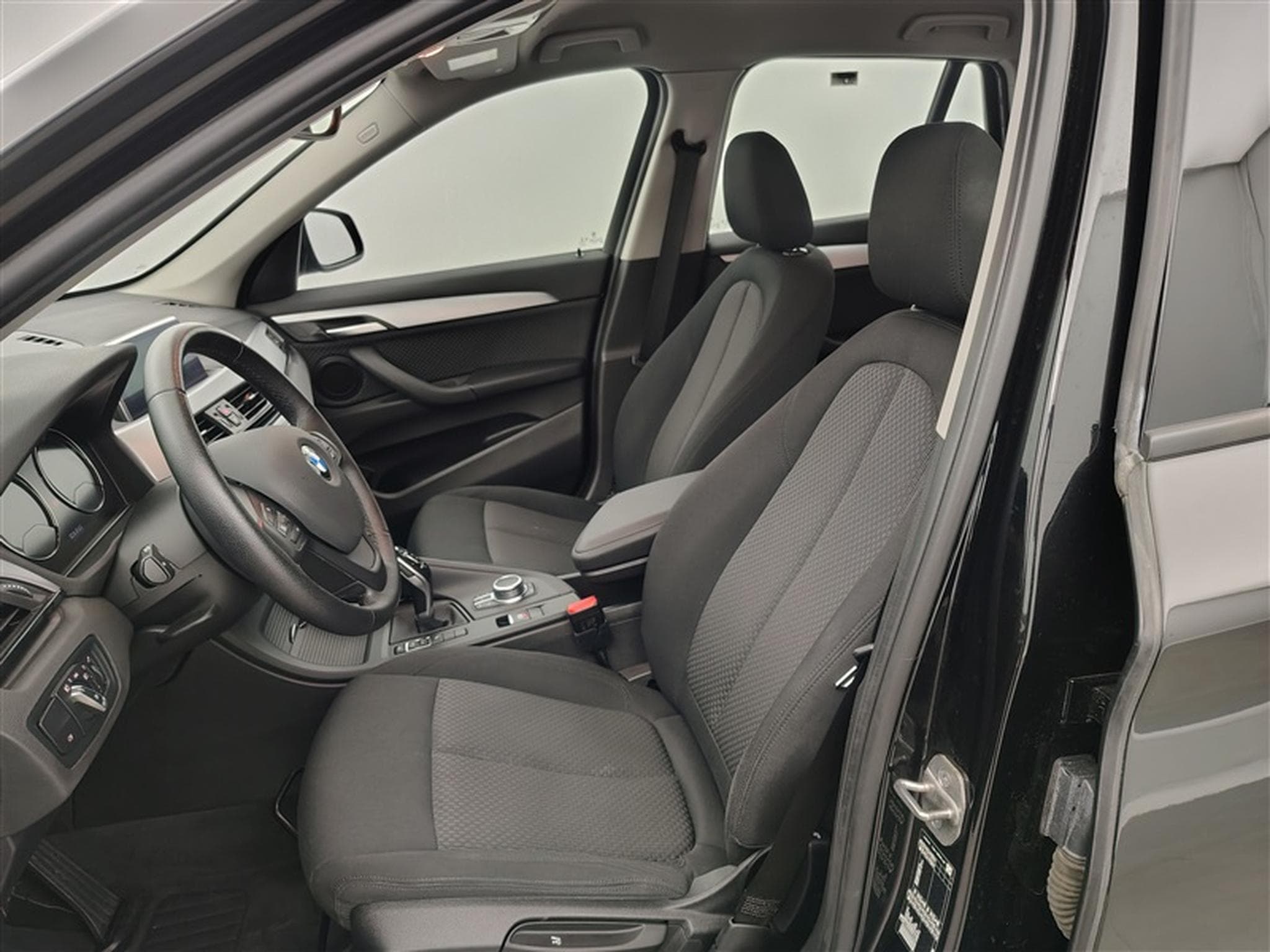 BMW X1 1.5 dA sDrive16 NAVI / CLIM / PDC AV-AR (2022) - Photo 7