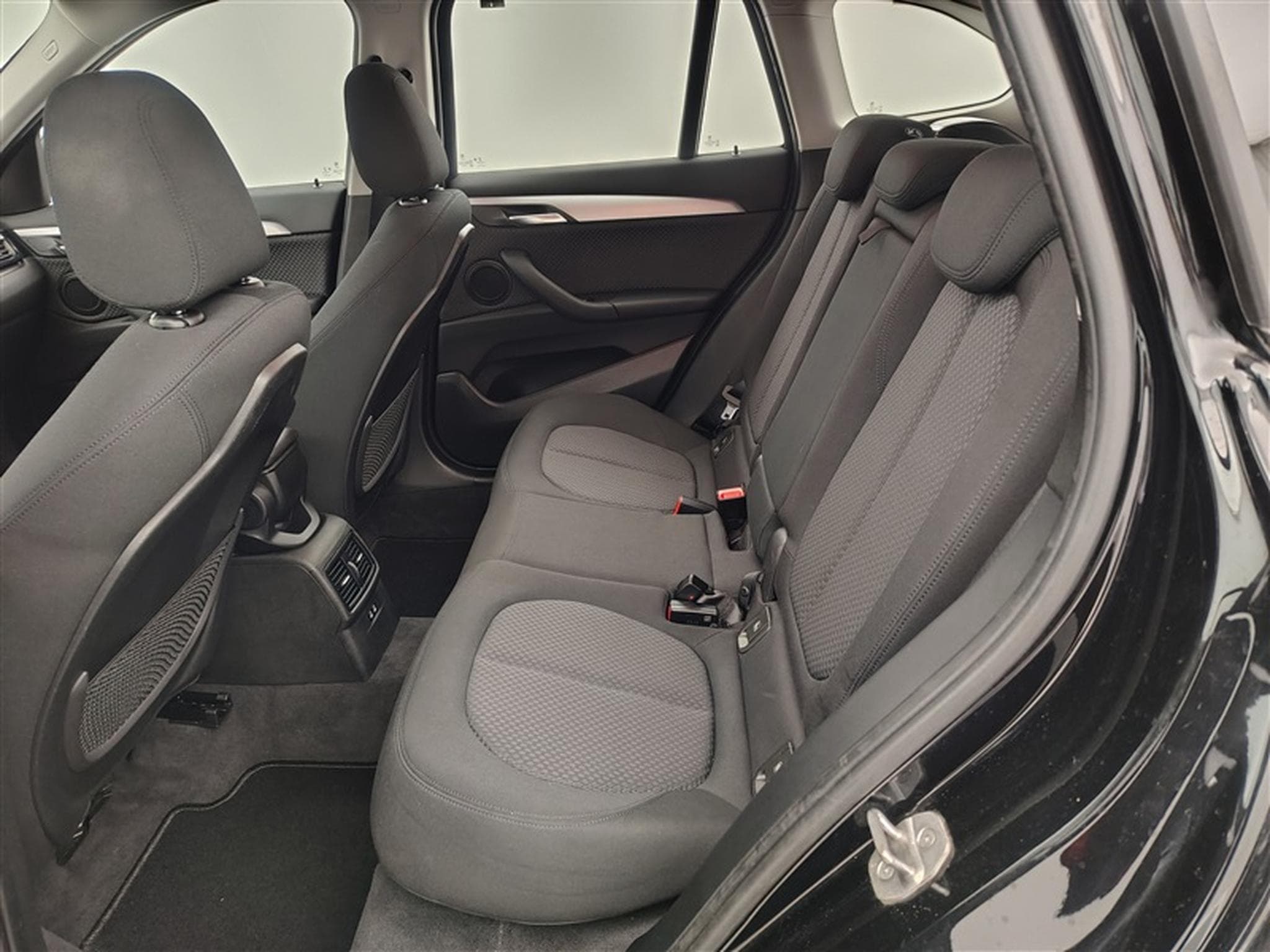 BMW X1 1.5 dA sDrive16 NAVI / CLIM / PDC AV-AR (2022) - Photo 13