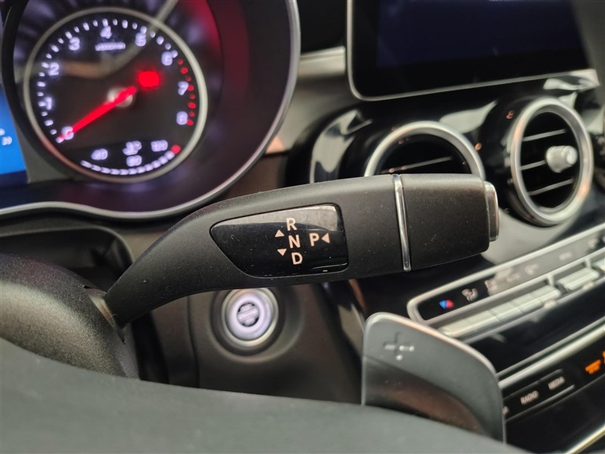 Mercedes C 180 Coupe C 180 AMG Line°NAV°CARPLAY°CAM°PDC AV-AR°FULL LED (2023) - Photo 12