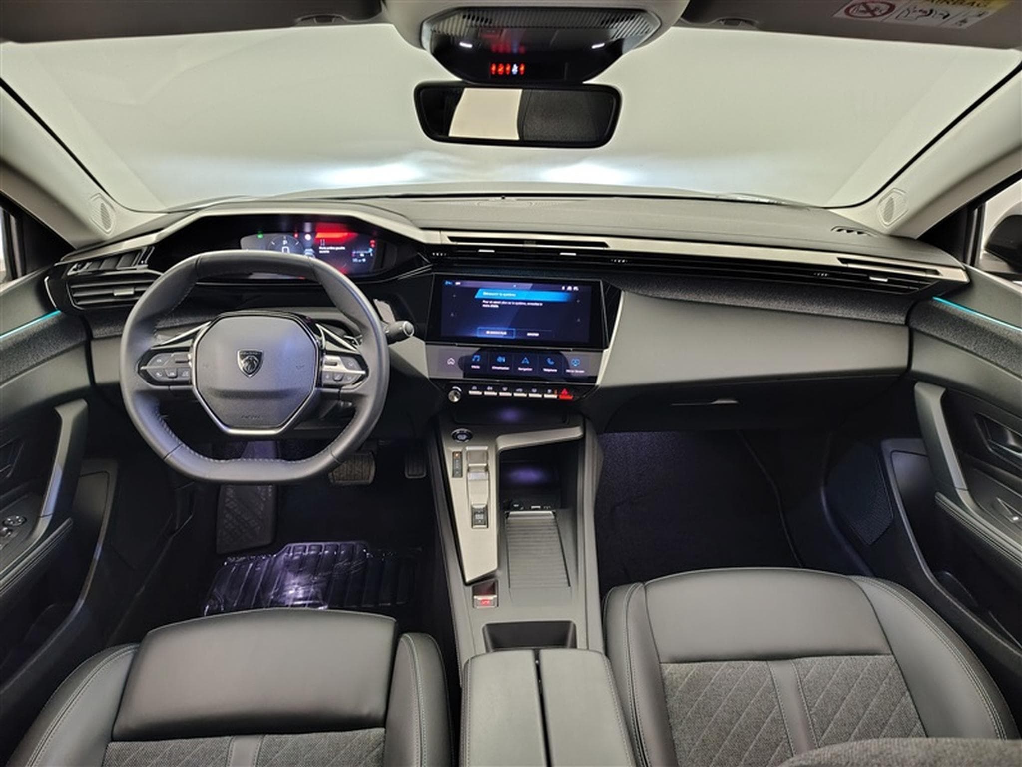 Peugeot 408 1.2 PureTech Allure AUTO/CAM/CARPLAY (2023) - Photo 8