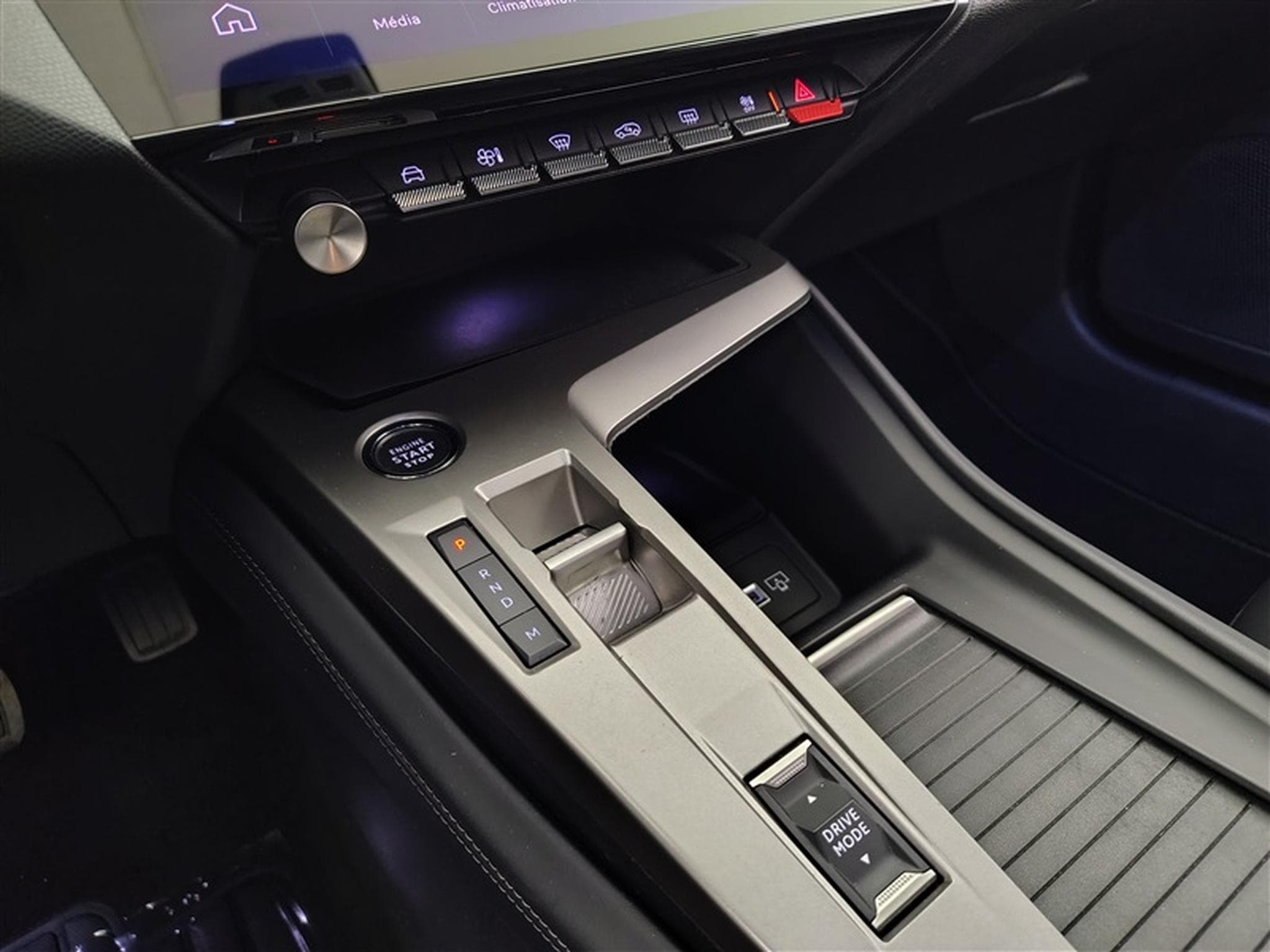 Peugeot 408 1.2 PureTech Allure AUTO/CAM/CARPLAY (2023) - Photo 12