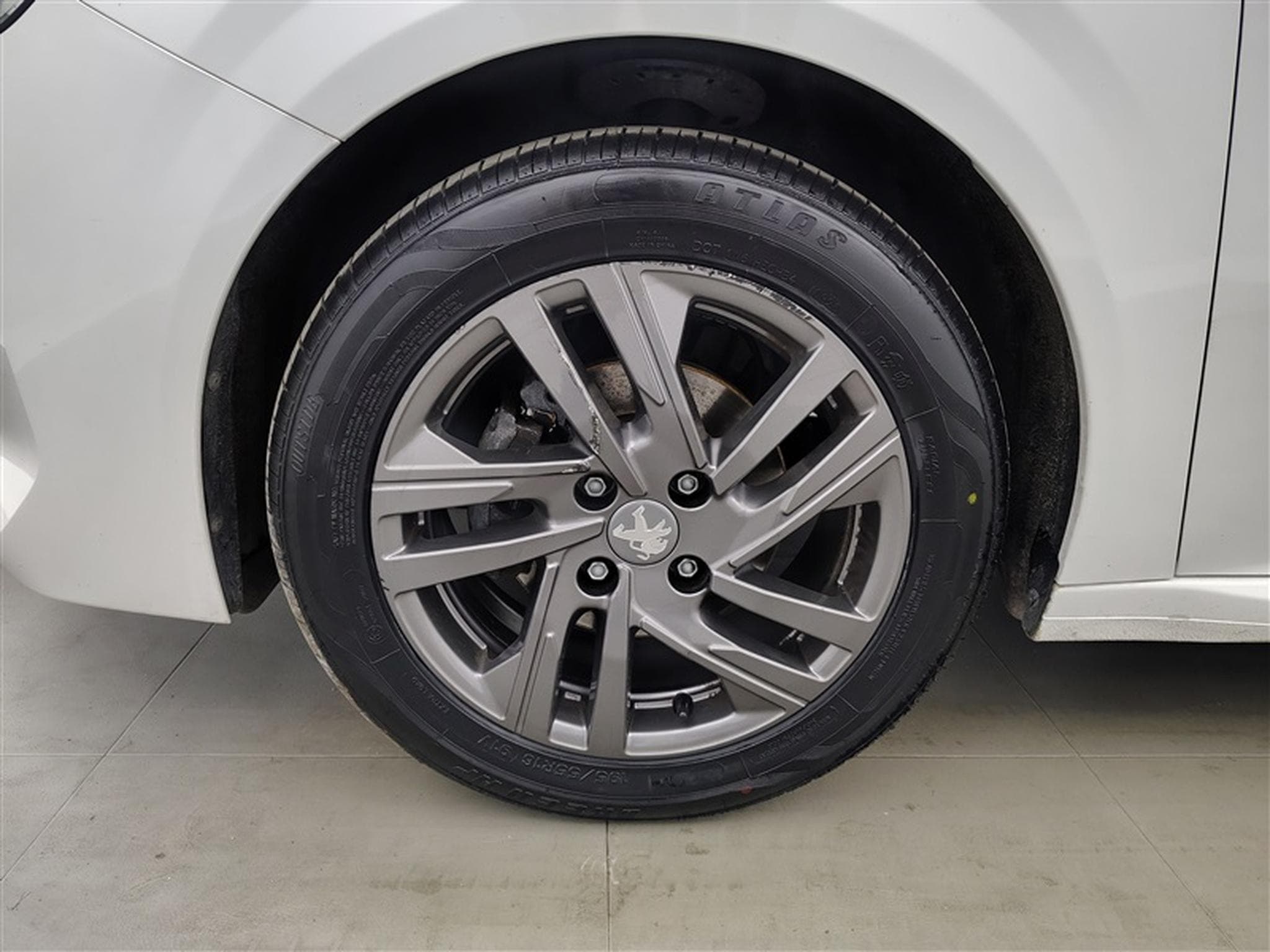 Peugeot 208 1.2i PureTech Active MIRRORLINK / PDC AR / JA 16" (2022) - Photo 6