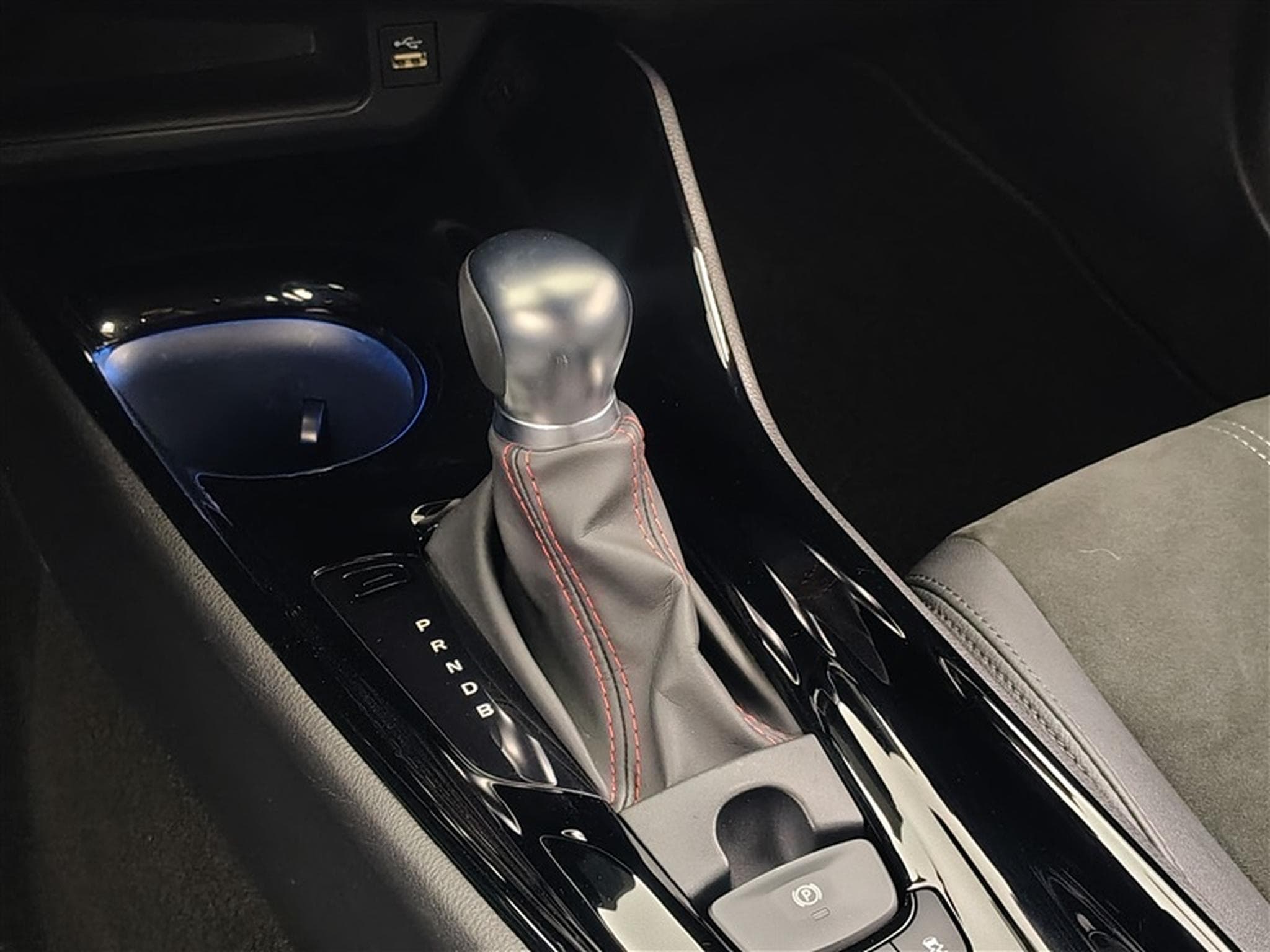 Toyota C-HR 1.8i VVT-i Hybrid GR Sport E-CVT CLIM/NAVI/PDC/JBL AUDIO (2022) - Photo 12
