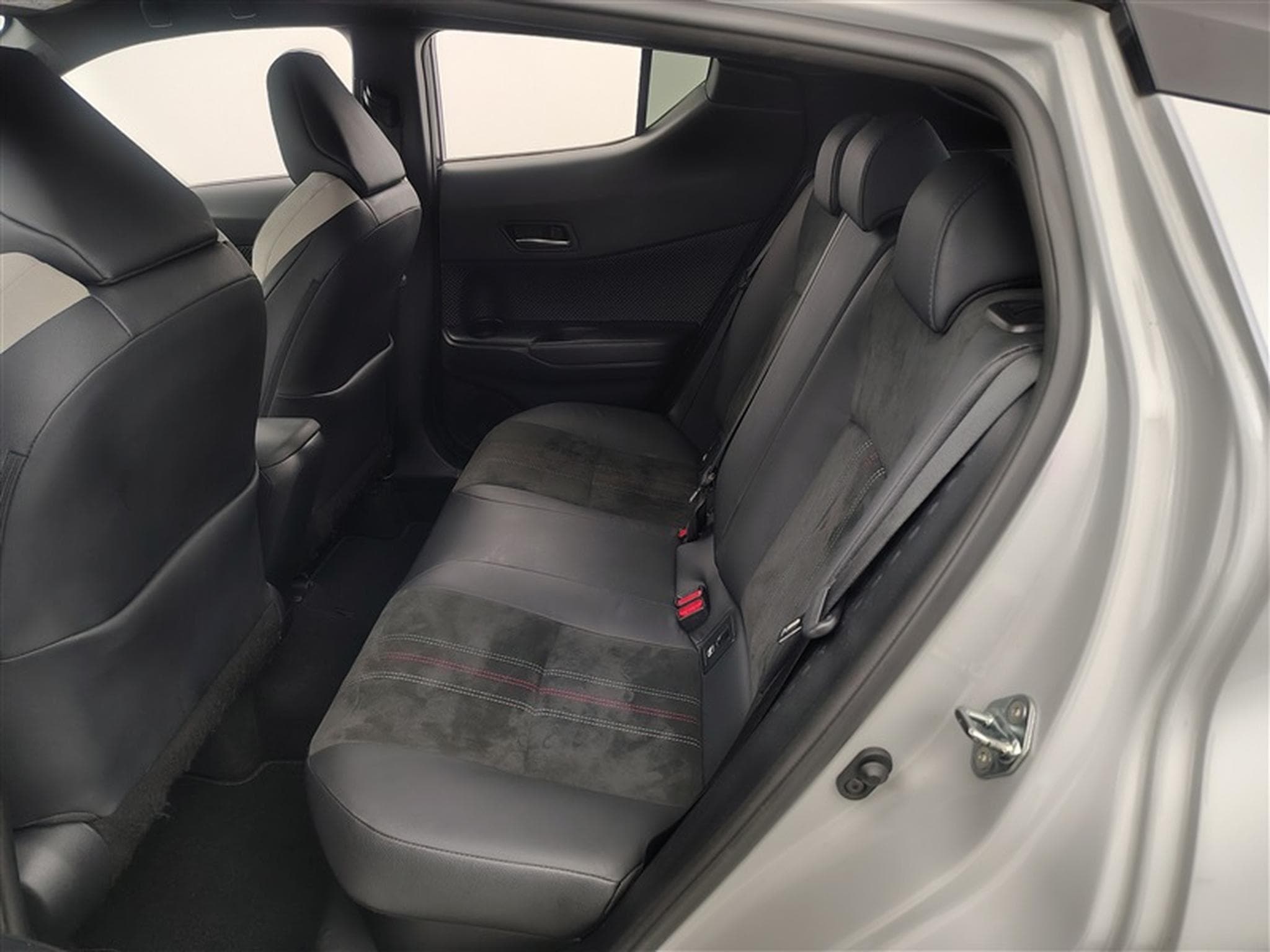 Toyota C-HR 1.8i VVT-i Hybrid GR Sport E-CVT CLIM/NAVI/PDC/JBL AUDIO (2022) - Photo 13