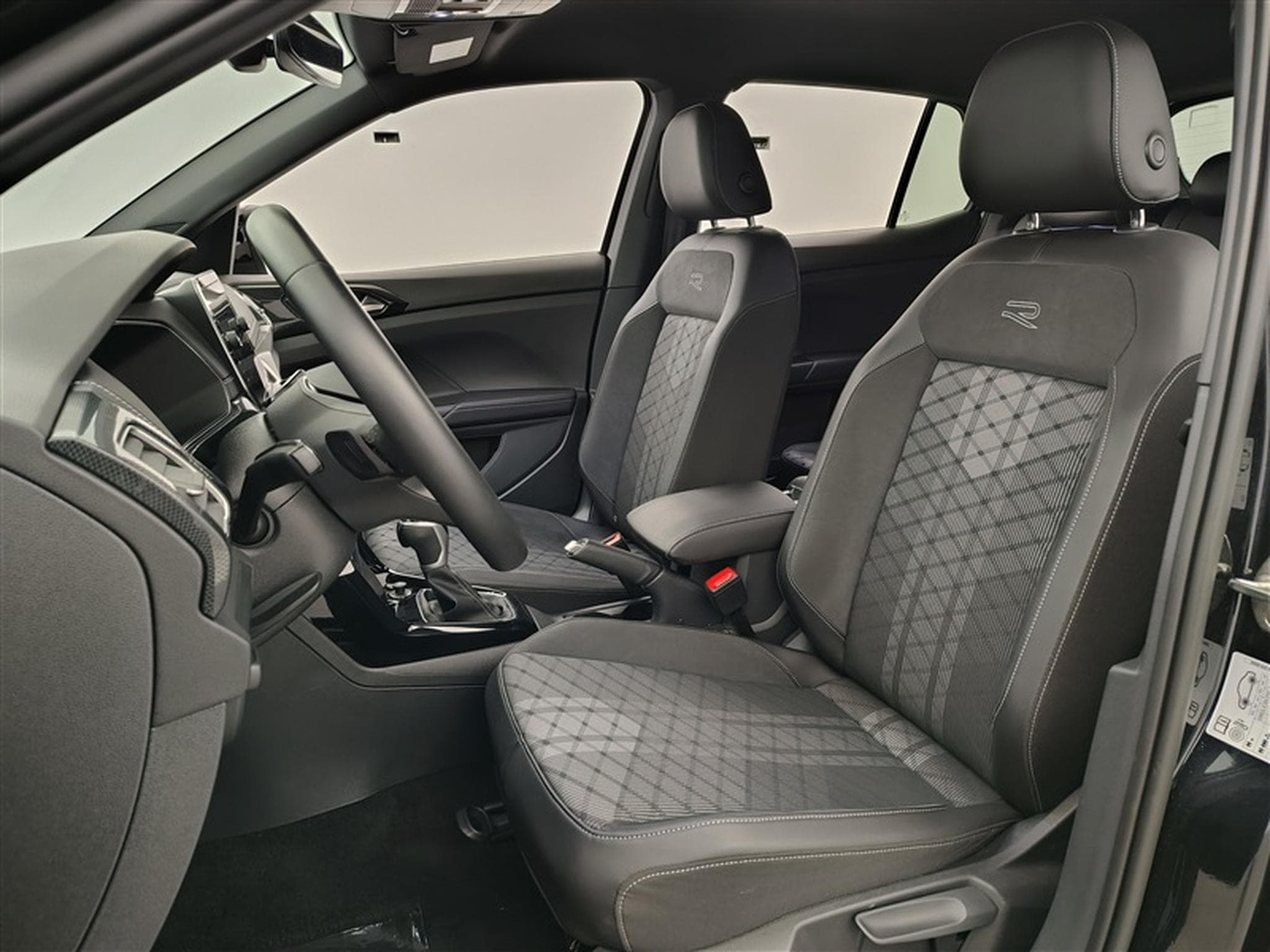 VW T-Cross 1.0 TSI 115Cv DSG7 R-Line CARPLAY / CAMERA / FULL LED (2025) - Photo 7