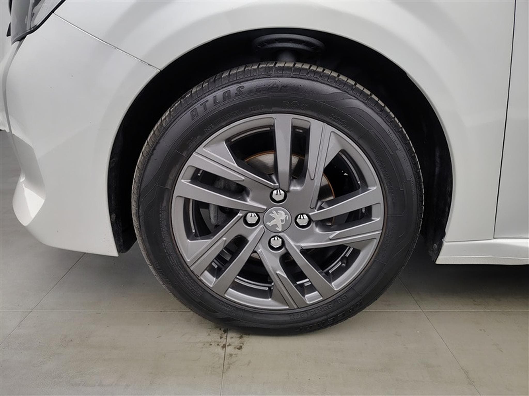 Peugeot 208 1.2i PureTech Active MIRRORLINK / PDC AR / JA 16" (2022) - Photo 6
