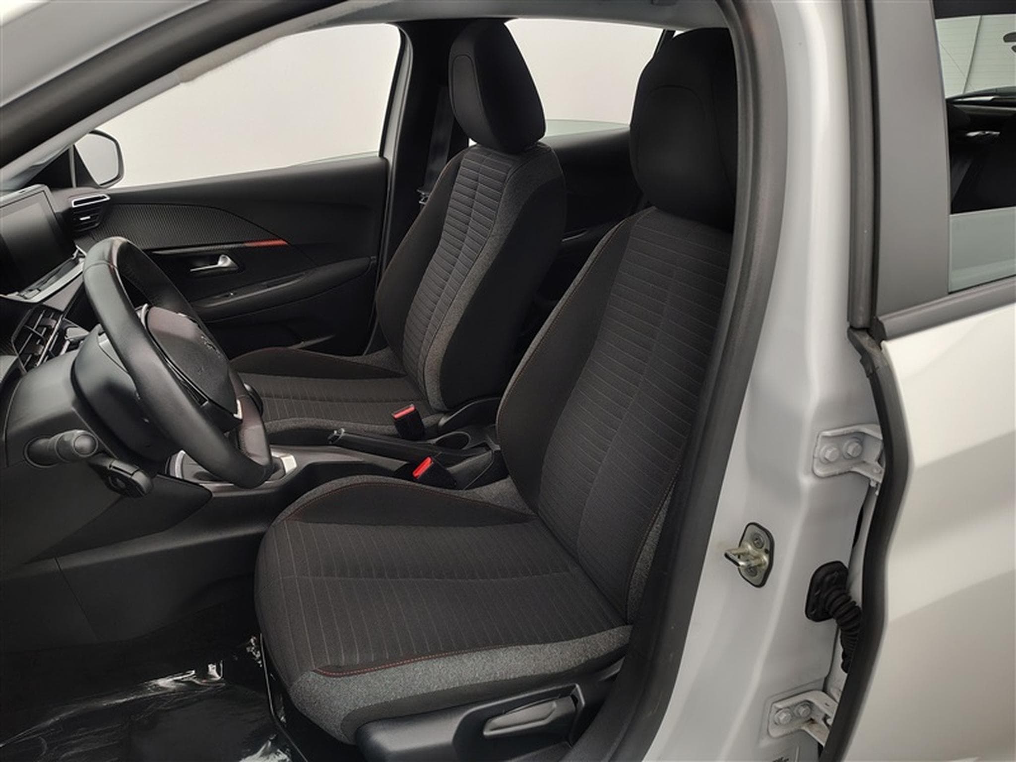 Peugeot 208 1.2i PureTech Active MIRRORLINK / PDC AR / JA 16" (2022) - Photo 7