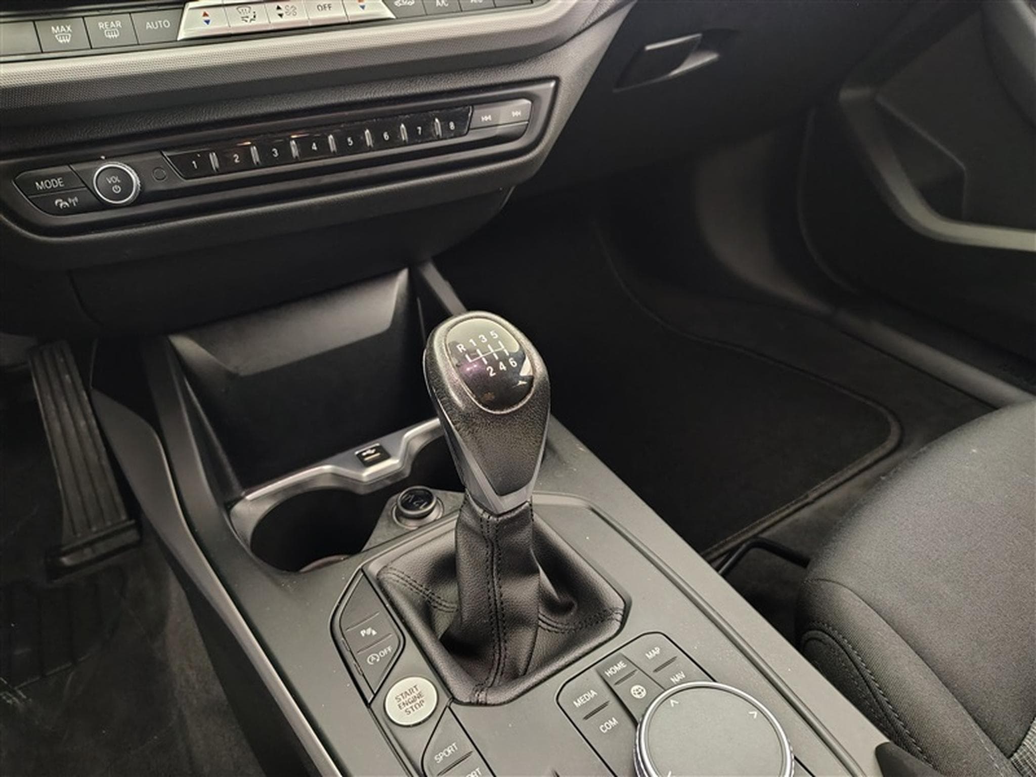 BMW 118 i  Navi Cockpit / Led / PDC (2022) - Photo 12